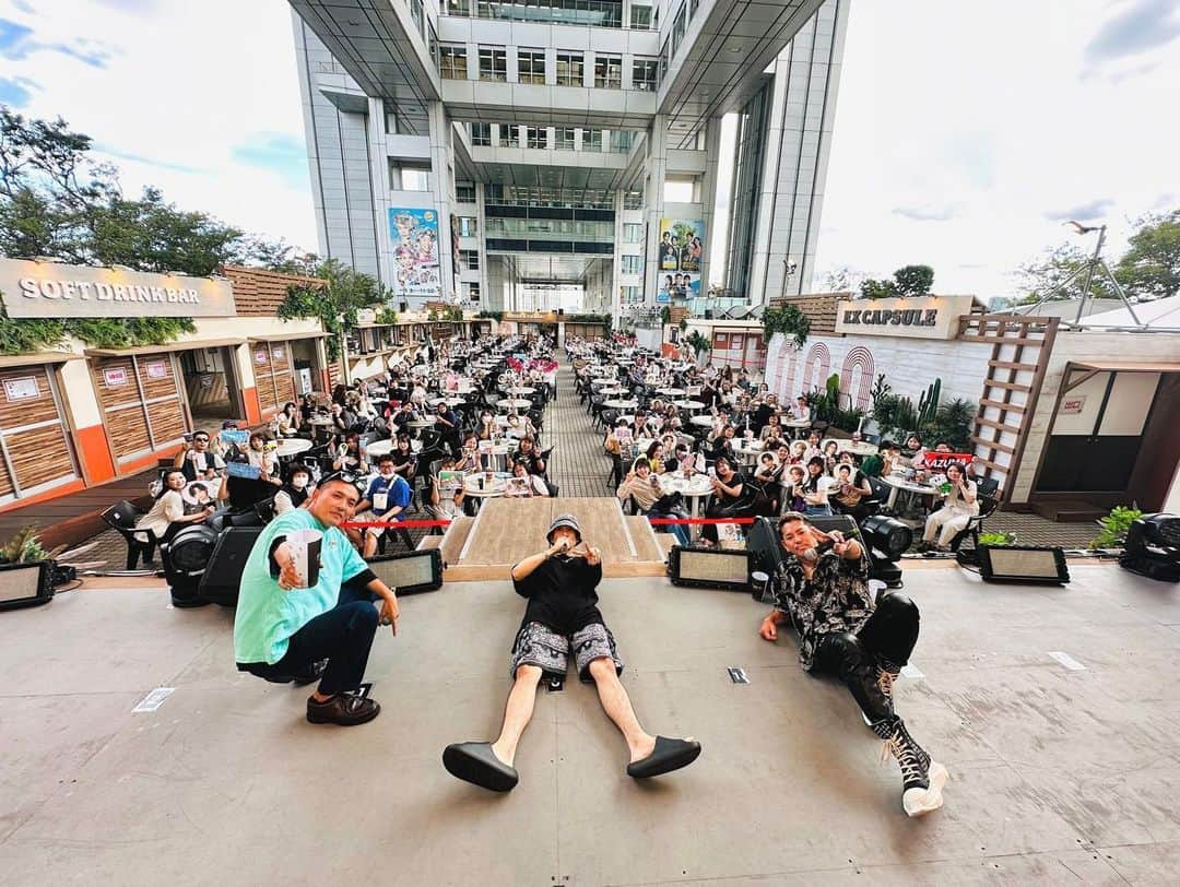 居酒屋えぐざいるPARKさんのインスタグラム写真 - (居酒屋えぐざいるPARKInstagram)「. 🏮9月11日(月)来店情報🏮  * ・・・・・・・・・・・・・・・・・ *  DEEP  * ・・・・・・・・・・・・・・・・・ *  会場に遊びに来てくれました🏮  ご来場いただいたみなさまへ生歌を披露してくれました🎤✨  『 君じゃない誰かなんて　〜Tejina〜 』  素敵なハーモニーをありがとうございました🎧✨  最後は全員で記念写真📸🎞️  Happinessな時間をありがとうございました🌈  何が起こるかわからない居酒屋えぐざいる🏮 是非ご来場をお待ちしております⤴︎⤴︎  * #居酒屋えぐざいる #居酒屋えぐざいる2023 #いざえぐ #DEEP #DEEPSQUAD #DEEPYUICHIRO #DEEPTAKA #DEEPKEISEI」9月17日 15時25分 - izakaya_exile