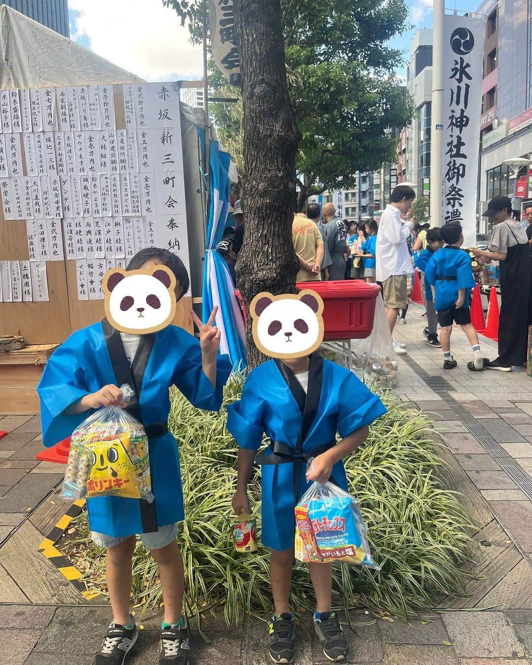 魚住咲恵さんのインスタグラム写真 - (魚住咲恵Instagram)「赤坂で犬猫の保護犬猫の活動を長年されていて、さらに銀座ではエステサロンを経営されている @atsuko_okawa さんにお誘い頂いて、赤坂で子ども神輿を担がせて頂きました🏮 わっしょい、わっしょい！どこでも常に変わらない長男は大きな声で。意外と場所見知りしてしまう次男も、なんとなく波に飲まれて、口パク頑張ってました（笑）貴重な経験、ありがとうございます😊 そんなあつこさんが主催されるいぬねこ里親会が、明日赤坂サカスで開かれるそうです❗️ ご興味ある方、またなかなか日常では接する機会のない方も、お時間あれば是非足を運んでみてください✨ 我が家も、もう少しキッズたちが落ち着いたら…ご縁があればいいなぁ〜  あつこさん、応援しております❗️  #秋祭り  #子ども神輿デビュー  #借りてきた猫みたいだった #明日は #犬猫里親会  #赤坂サカス広場  #素敵なご縁がありますように✨  #魚住咲恵」9月17日 15時29分 - sakie_uozumi.official