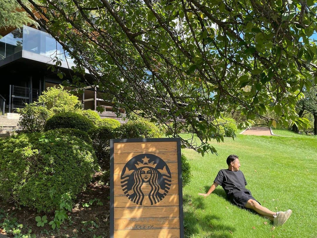 下山英哉さんのインスタグラム写真 - (下山英哉Instagram)「新宿御苑🌳  #スターバックスコーヒー #starbuckscoffee  #starbucks  #スタバめぐり  #休日 #散策 #tokyo  #新宿御苑 #国民公園 #周囲3.5キロ」9月17日 15時42分 - shimoyama.hideya