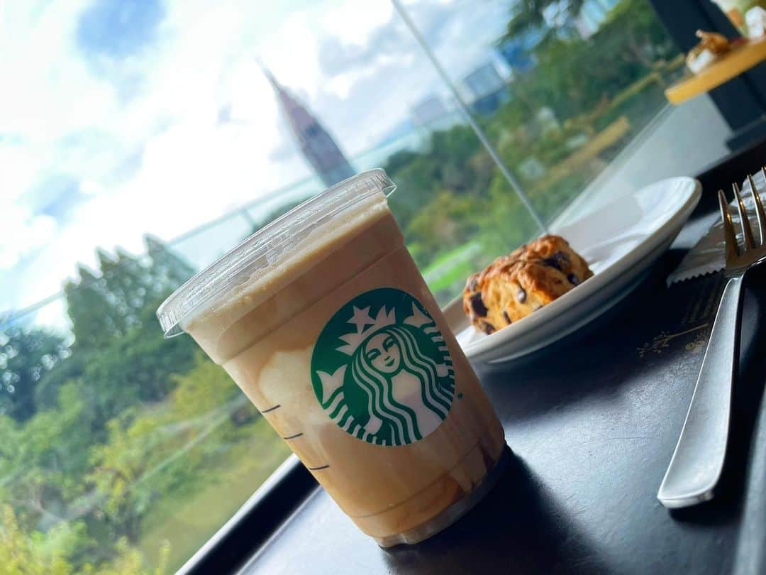 下山英哉さんのインスタグラム写真 - (下山英哉Instagram)「新宿御苑🌳  #スターバックスコーヒー #starbuckscoffee  #starbucks  #スタバめぐり  #休日 #散策 #tokyo  #新宿御苑 #国民公園 #周囲3.5キロ」9月17日 15時42分 - shimoyama.hideya