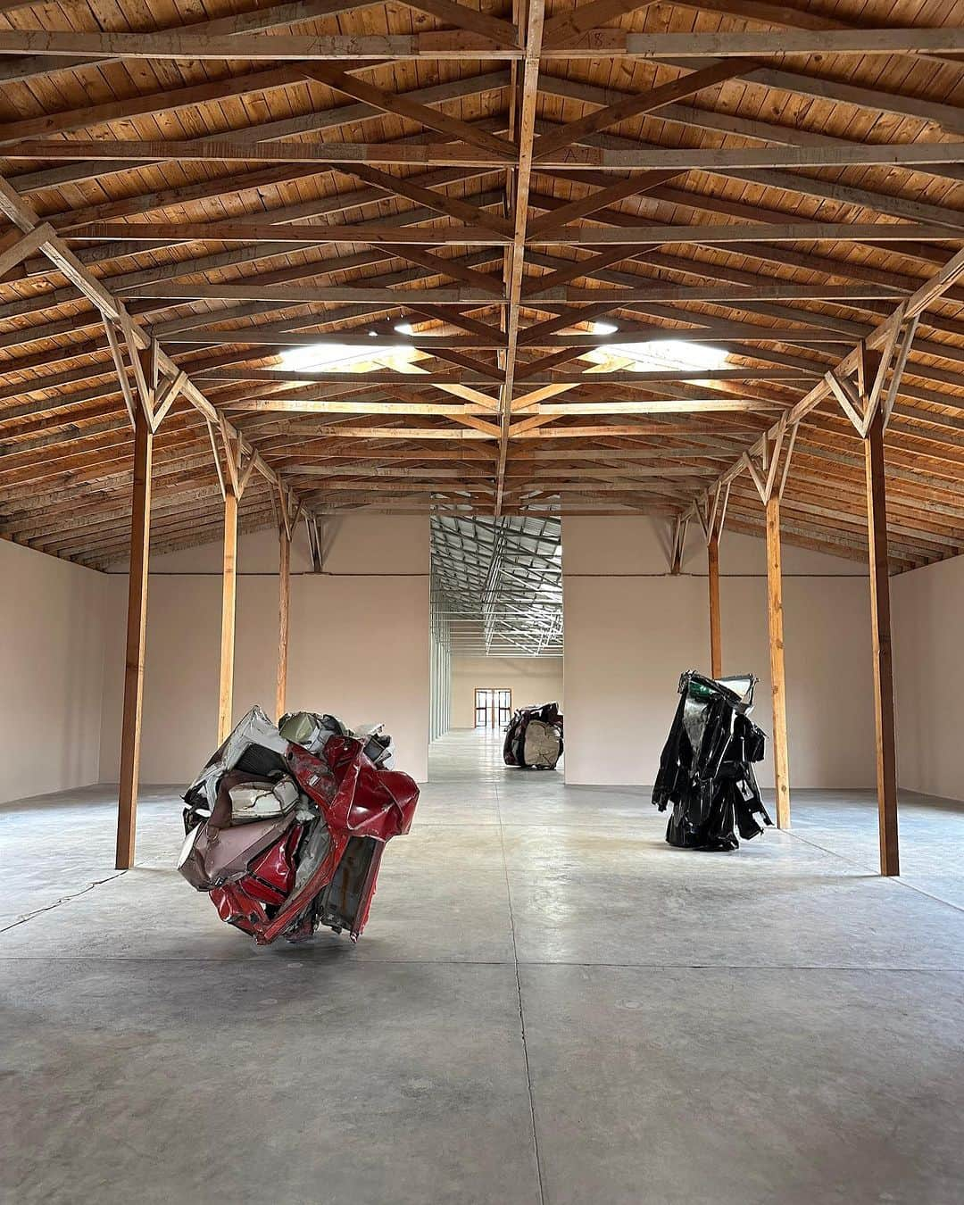 東京DANDYさんのインスタグラム写真 - (東京DANDYInstagram)「Taking a 12-hour road trip through Texas out to Marfa. Artist Donald Judd's small-town-America art enclave. Elizabeth Taylor and James Dean's 'Giant' footsteps in the desert sand. The iconic Prada store. Chamberlains metallic sculptures. A long-held dream realized.   #Marfa #Texas #RoadTrip #prada」9月17日 16時12分 - tokyodandy