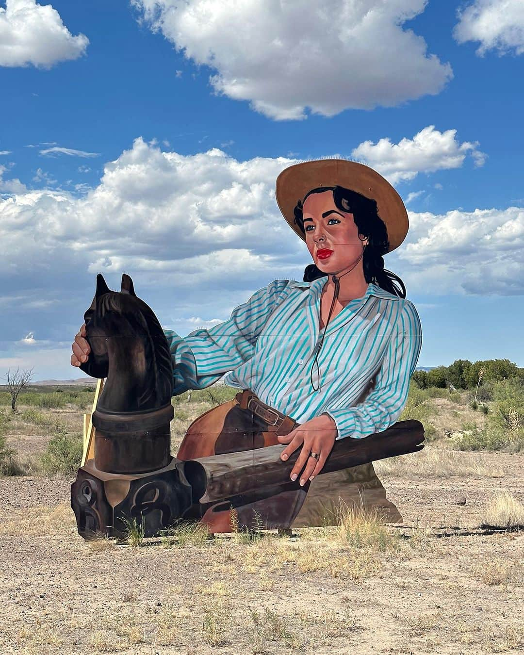 東京DANDYさんのインスタグラム写真 - (東京DANDYInstagram)「Taking a 12-hour road trip through Texas out to Marfa. Artist Donald Judd's small-town-America art enclave. Elizabeth Taylor and James Dean's 'Giant' footsteps in the desert sand. The iconic Prada store. Chamberlains metallic sculptures. A long-held dream realized.   #Marfa #Texas #RoadTrip #prada」9月17日 16時12分 - tokyodandy