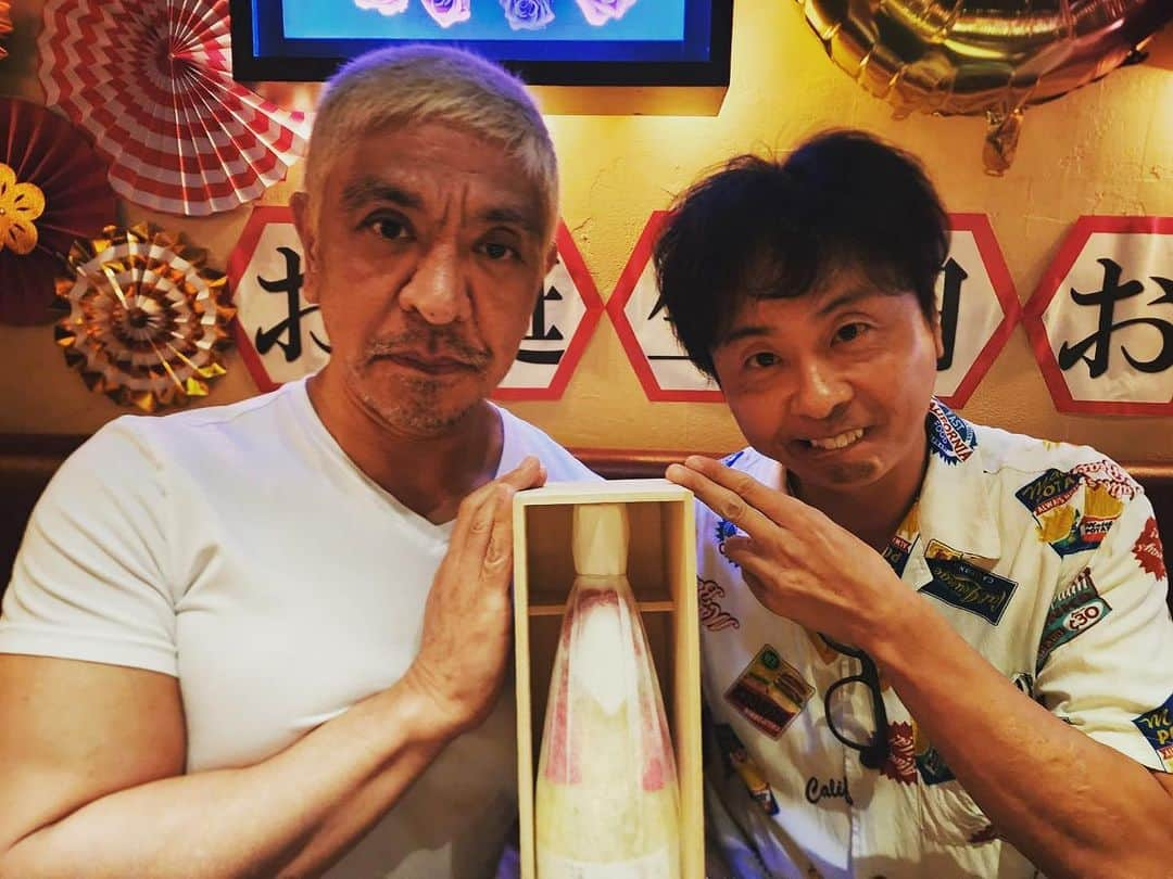 河本準一さんのインスタグラム写真 - (河本準一Instagram)「松本さんさんの還暦祝い〜、普段合わない人がお祝いに大集結〜凄いお祝いの会でした！良いイケオジになってくださいませ！ 初めて、松本さんの横でタンメンしました。 こんだけ付き合いがあって初めてしました^_^ #松本人志 #還暦 #誕生日 #吉本芸人 #河本準一」9月17日 16時15分 - junichi_komoto0407