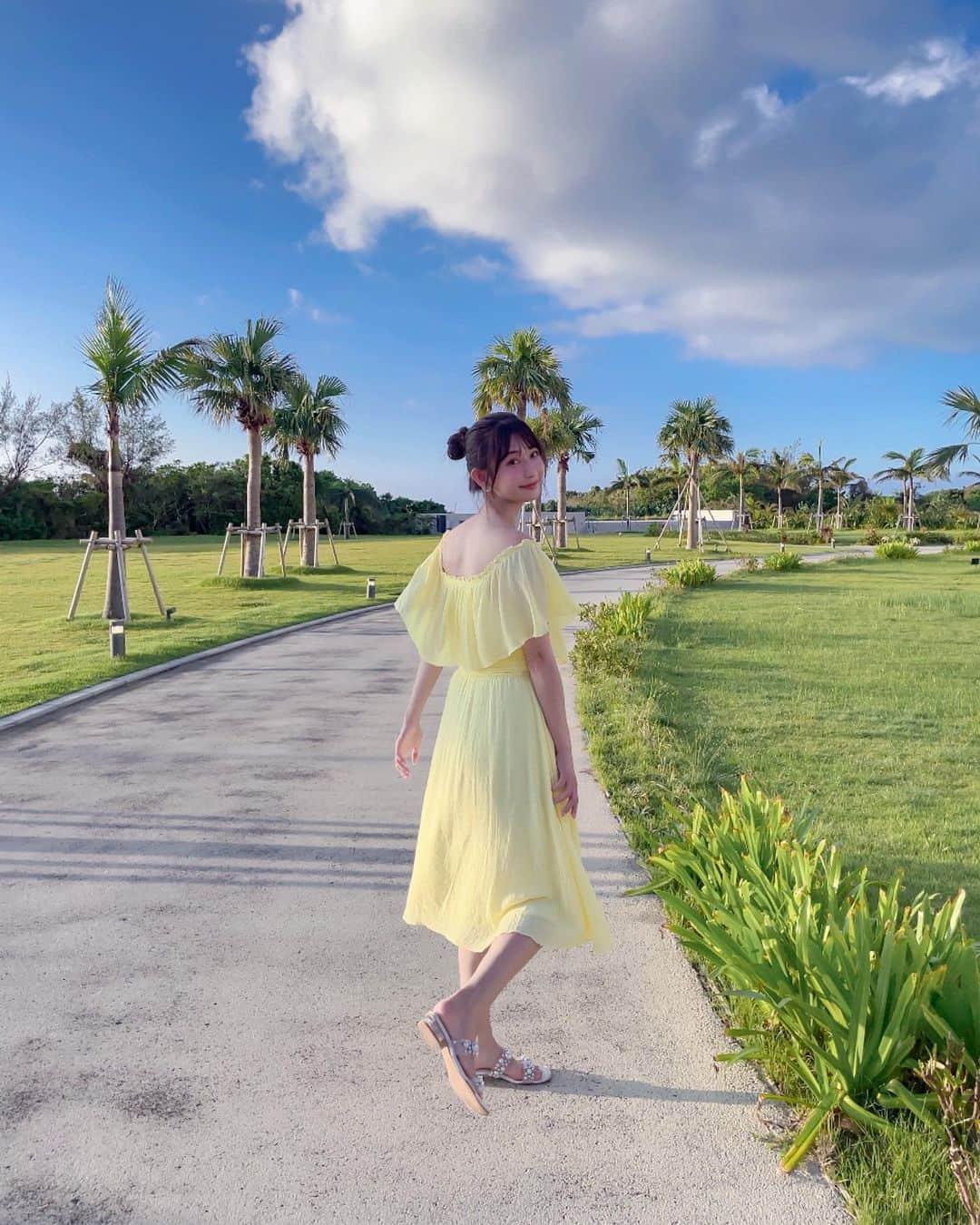 日野礼香さんのインスタグラム写真 - (日野礼香Instagram)「💛🌴  #沖縄 #沖縄旅行 #ヒルトン沖縄瀬底リゾート #okinawa #hilton #hiltonokinawa #beach #okinawatrip #trip #pool #resort #roomtour #japanesegirl #travel #travelphotography  #ビーチ #リゾート #瀬底島 #国内旅行 #ビーチリゾート #スカートで旅するchieru #リゾートコーデ #旅好き #女子旅 #トラベラー #旅好き女子 #タビジョ #ビーチスタイル #沖縄ホテル #ホカンス」9月17日 16時16分 - reicheru219