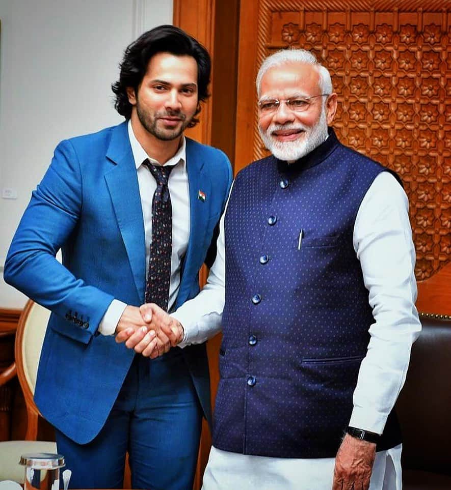 Varun Dhawanのインスタグラム：「Dear sir, You have the love and adulation of not just our glorious nation!  You roar like a lion and the world stands in ovation! Happy birthday PM Narendra Modiji @narendramodi. Jaihind.」