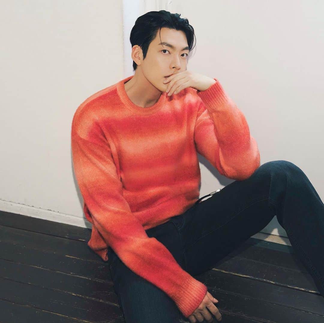 キム・ウビンのインスタグラム：「@fahrenheit.official ⚫️」
