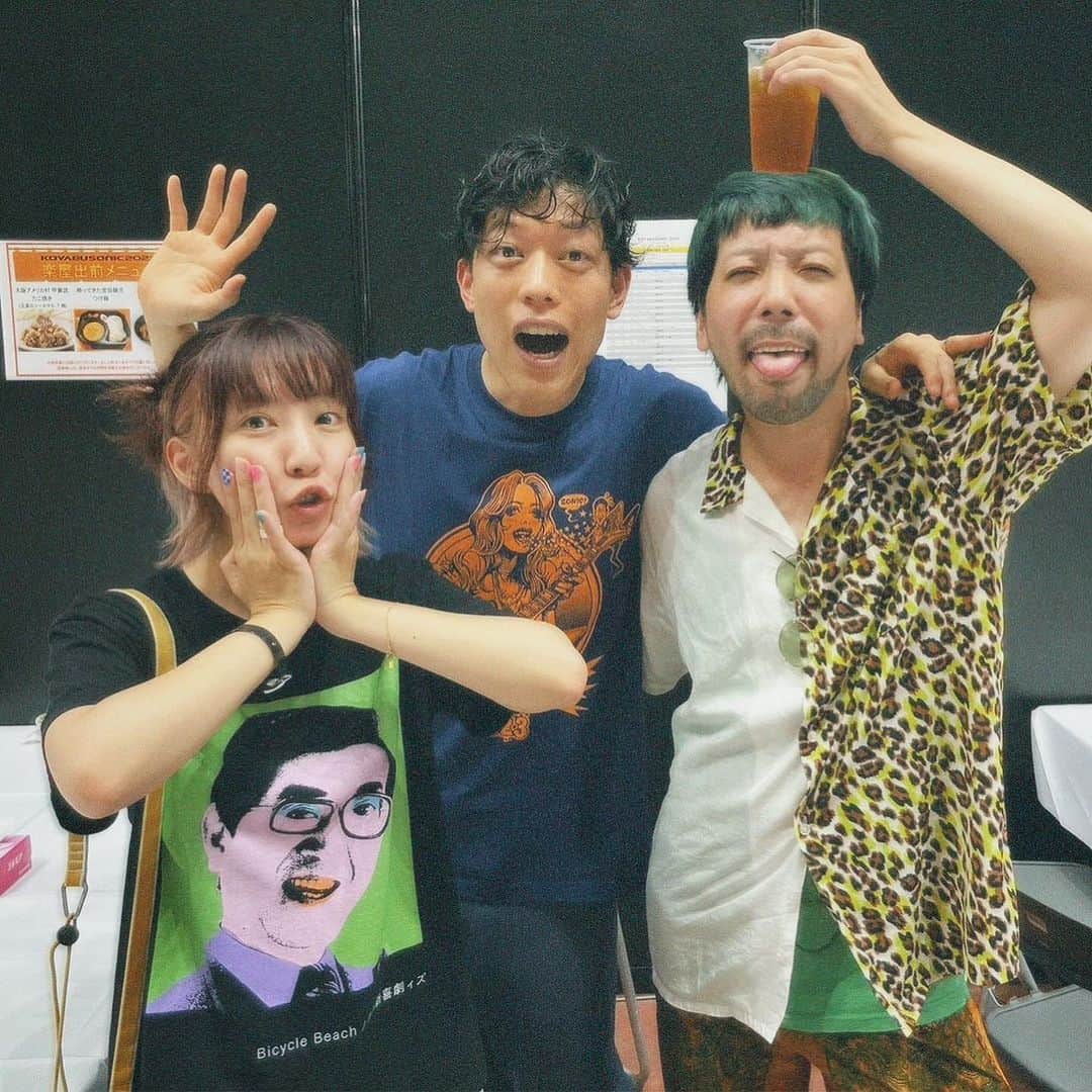 ひらさわあくびさんのインスタグラム写真 - (ひらさわあくびInstagram)「コヤブソニック2023❤️‍🔥ありがとうごさいましたーーーっ！本番も楽しかったですが、そのあともずーーっと楽しくて最後のジェニーハイまでコヤソニ堪能しました🤤🩵 イッキュウさんとも会えたしアイナちゃんとも5年ぶりくらいに会えたし、雄飛さんともお話できたし、カジさんや山口さんにもご挨拶できたし、滝音さんの生中継コントに少しだけ岩さんと参加させてもらったり幸せでした💫たくさん人と喋って、朝から夜までみんなのステージを見て心が満って満って満車です！ たのしかった😭また出れるように、がんばります！改めて小籔さんに感謝です！コヤブソニックは明日まで開催していますよ！みんなもたのしんでねー⭐️#コヤブソニック #コヤブソニック2023 #コヤソニ #ニガミ17才」9月17日 16時24分 - akubi_nigami