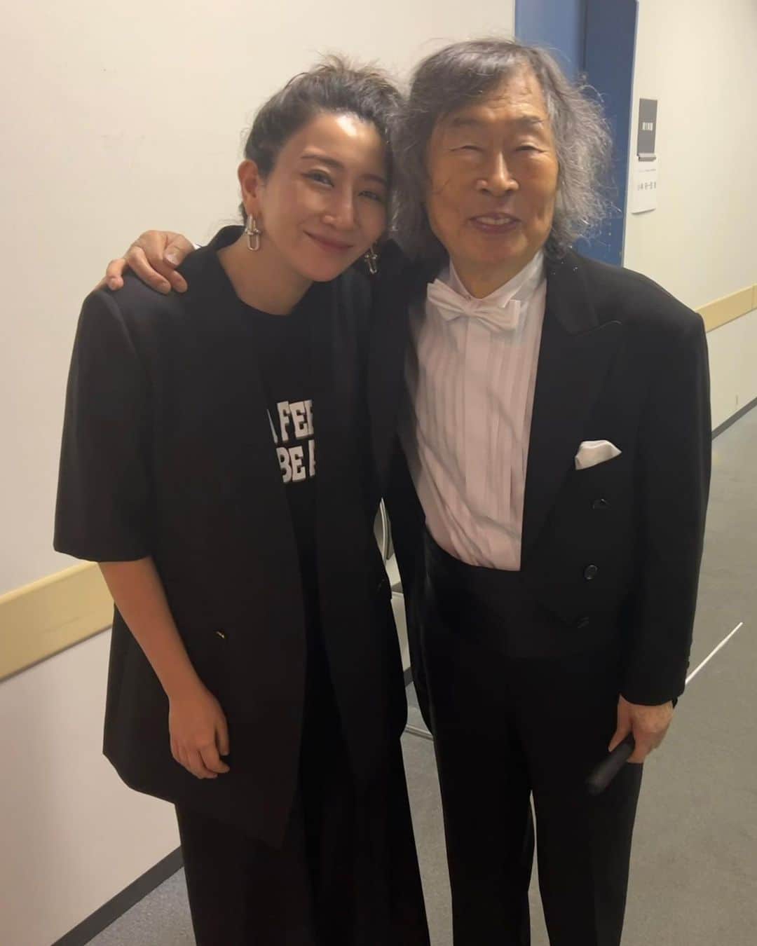 木嶋真優さんのインスタグラム写真 - (木嶋真優Instagram)「Mo.小林研一郎&日本フィルハーモニー交響楽団さんとの 二日間が終わりました🙌 マエストロと日本フィルハーモニー交響楽団さんは私が中学生の時にソリストとしてヨーロッパツアーに連れて行ってくださいました。 今でも忘れられない思い出です😌 またご一緒させて頂いてこの二日間本当に幸せでした。 後半のベートーヴェンの7番ホールで聴かせていただきましたが素晴らしかった。 マエストロのように息が長い演奏家になりたいとつくづく感じた学びの多い日々でした。 いらして下さったたくさんのみなさま 温かい拍手をありがとうございました🙏 マエストロとは来月10/7 長野 10/8 高崎　10/9新潟に伺います🎻」9月17日 16時27分 - mayukishima