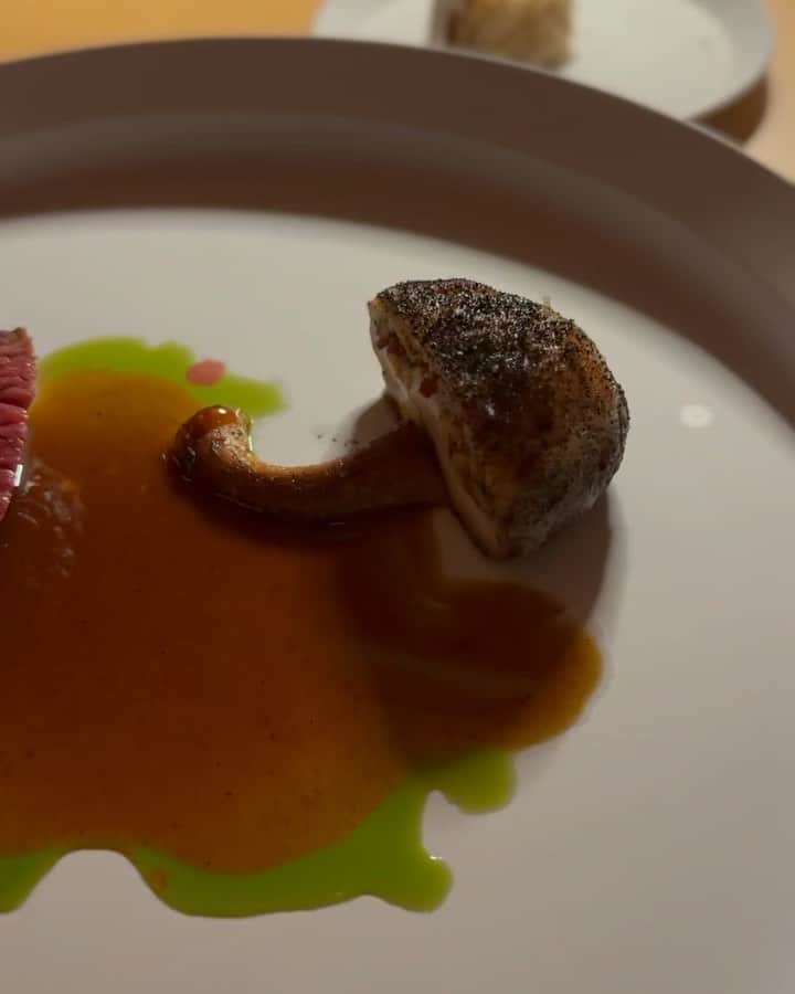 のインスタグラム：「🩵🩵🩵  元々トランクホテルにいたシェフだそう。  #軽井沢 #shishiiwahouse」