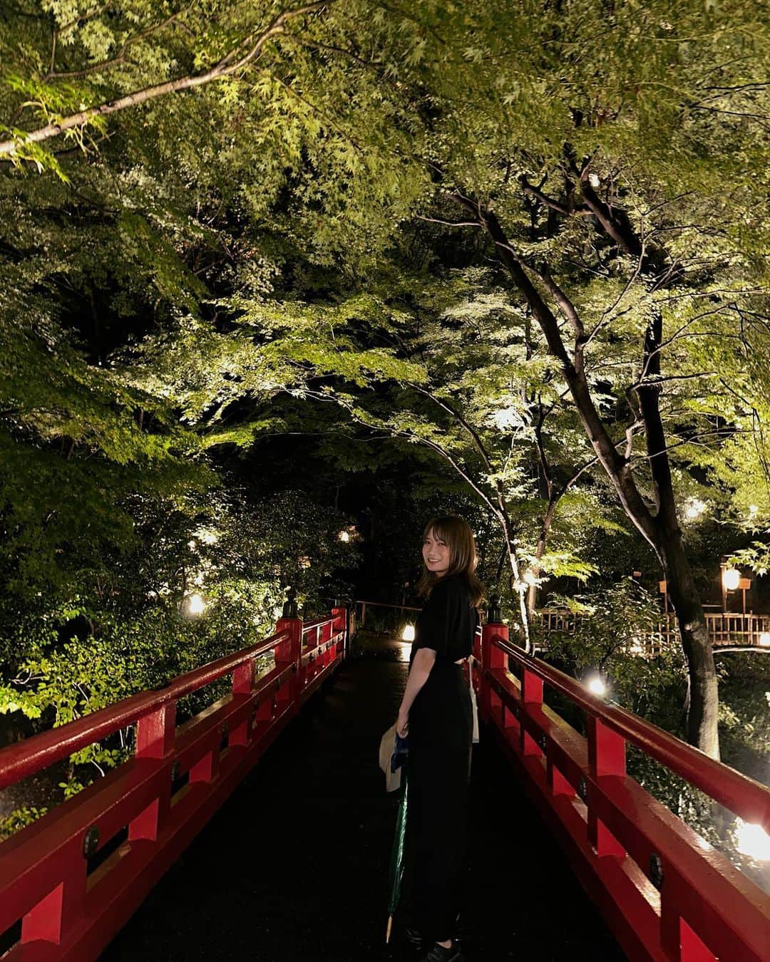 のインスタグラム：「.  親友と🤍  3枚目、 何でこんな笑ったか覚えてないけど🥰  たくさん写真撮ってくれて LINEのアルバム111枚📷笑  #おでけけするます」