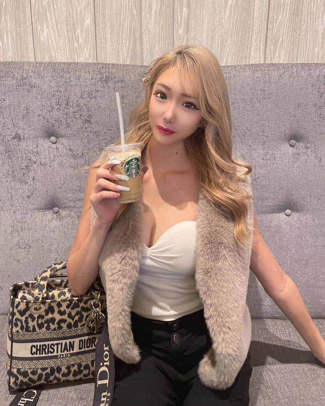 RIIAのインスタグラム：「今年もしっかりとラテ肌になりました👩🏽 #スタバ#ホテル京阪名古屋#スタバ飲み放題」