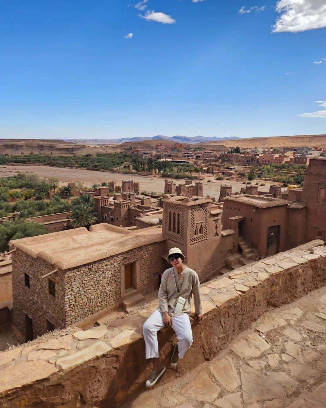 アイス・サランユーさんのインスタグラム写真 - (アイス・サランユーInstagram)「Lost in AIT BENHADDOU,Morocco ฉากในภาพยนตร์ หลายๆเรื่อง ที่ไม่ใช่ฉากสร้างแต่มีอยู่จริง เป็น 1000 ปี แฟน GLADIATOR น่าจะคุ้น กับฉากนี้เป็นอย่างดี  #aitbenhaddou #morocco  #icesarunyu #icesarunyuaroundtheworld #icesarunyuinmorocco」9月17日 16時43分 - icesarunyu
