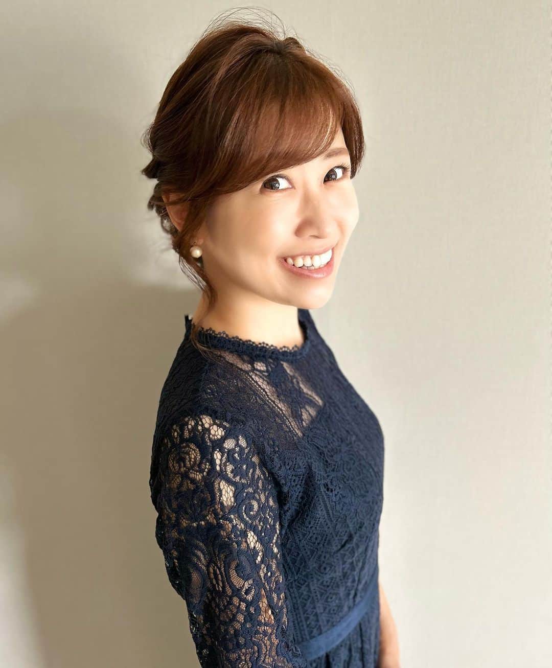 のインスタグラム：「綺麗に髪をまとめてもらいました☺️  #お呼ばれヘア #ヘアアレンジ」