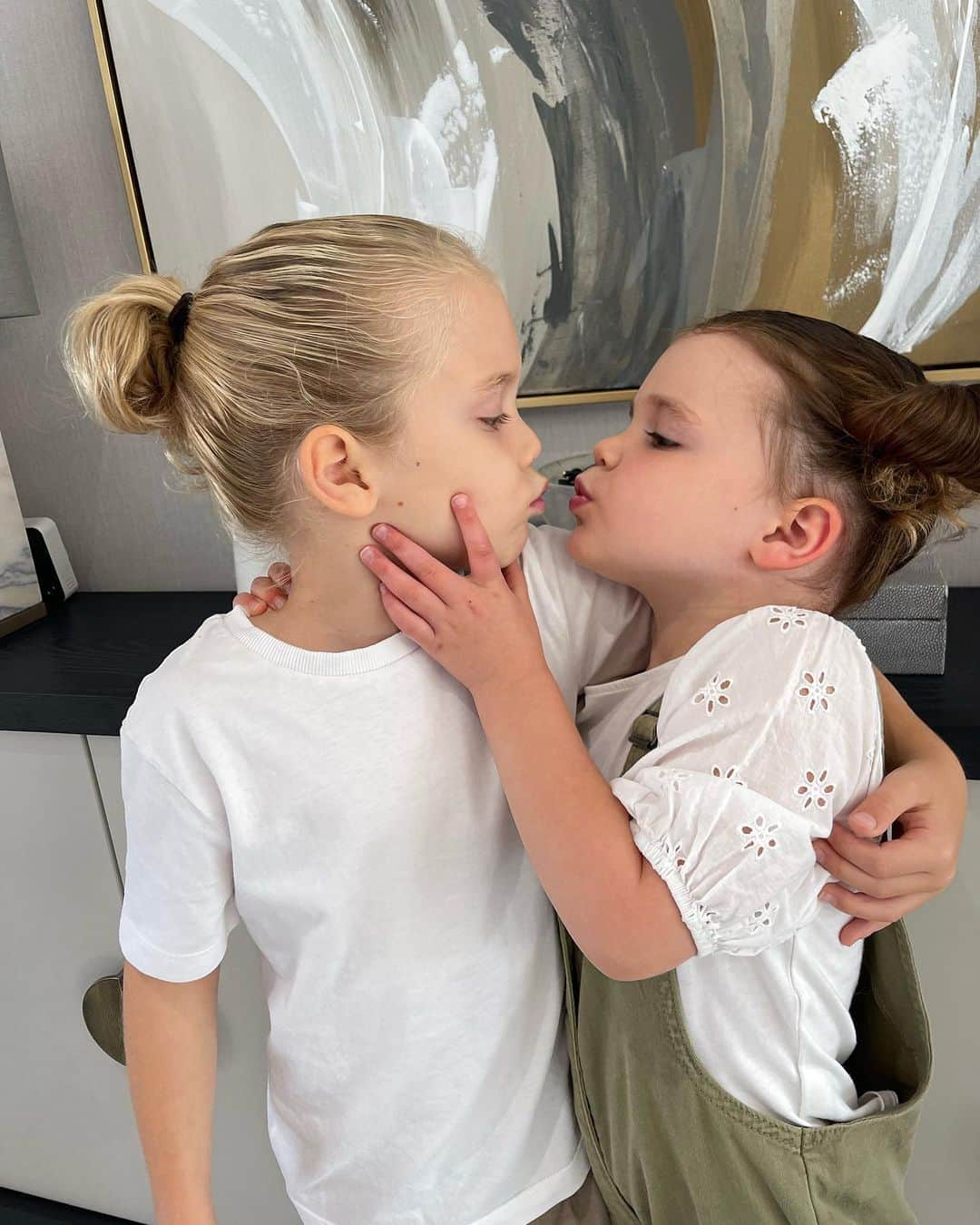 GazGShoreさんのインスタグラム写真 - (GazGShoreInstagram)「Primrose has gone into age 5 and I can’t cope 🥺 It’s not always roses with my two crazies, they fight and they argue but they have a bond like no other. Happy Sunday 🖤」9月17日 17時03分 - gazbeadle