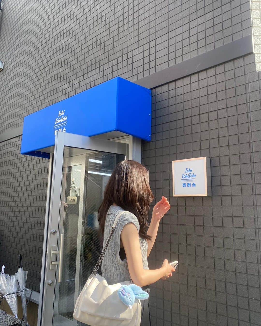 のインスタグラム：「チュロス屋さん！美味しかったよ~！❤️‍🔥 髪の毛だいぶ茶色になってきたね~  . .  .  . #fashon #ootd #y2k #ファッション #outfit #y2koutfits #韓国好き #韓国好きな人と繋がりたい #韓国ストリート #アイドル #dj  #新大久保  #新大久保カフェ  #東京カフェ #黒髪ロング #kpop好きな人と繋がりたい #SHEIN #SHEINコーデ   #instagood #japanesegirl #selfie  #japaneseidol #happy #데일리 #좋아요 #셀카 #셀스타그램 #인스타 #일본 #02」