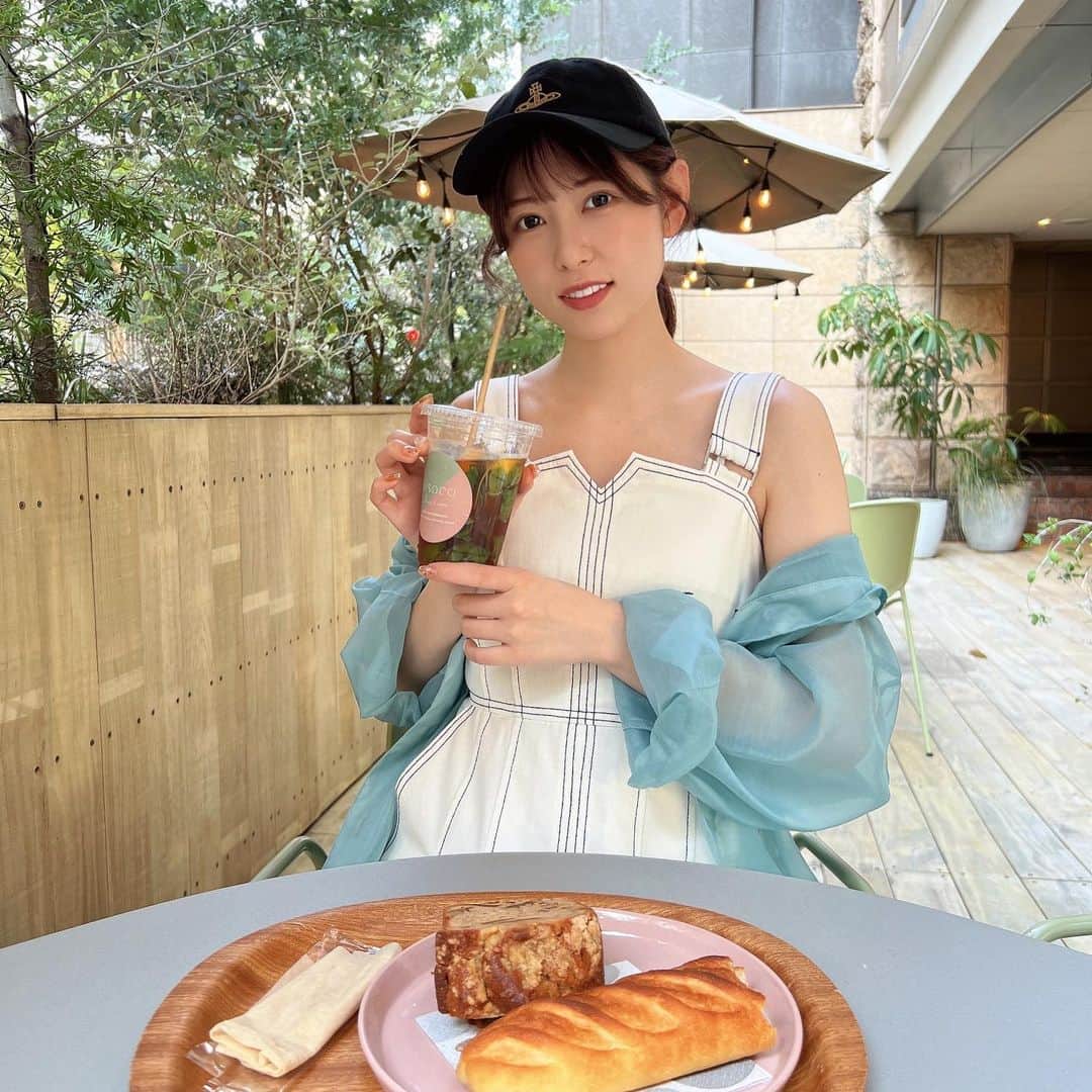 のインスタグラム：「一口が我慢できなかった模様🫣🫶🫧🥖 #カフェ #パン好き #息抜き #仕事頑張る」