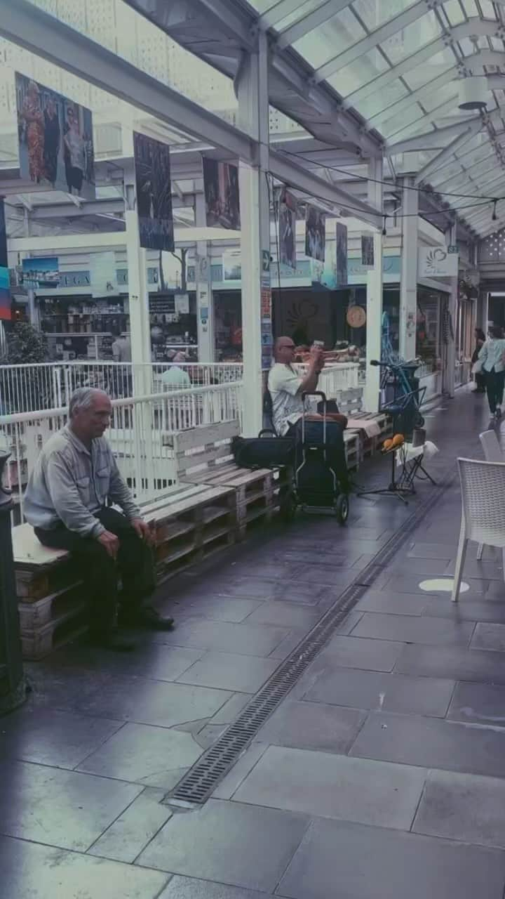 カロリーヌ・ド・メグレのインスタグラム：「Postcard from Rome 🇮🇹❤️ Mercato di Testaccio」