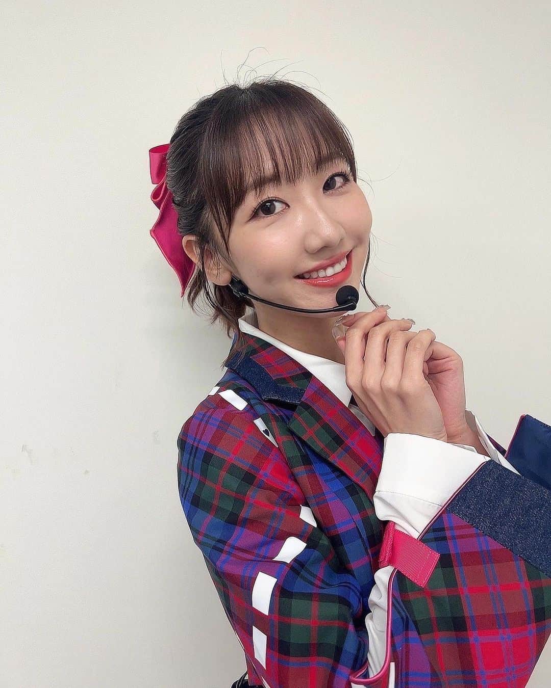 柏木由紀のインスタグラム：「♡➸➸➸♡➸➸➸♡  AKBの新衣装です🥂  今回の衣装には隠れハートがいくつかあります♥ 見つけられるかな〜？🫣🥹🤍  #AKB48 #衣装」