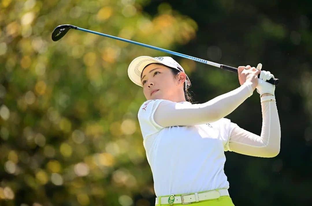 辻梨恵のインスタグラム：「住友生命Vitalityレディス 東海クラシック⛳️ 会場はまだまだ残暑の続くなかでしたが、たくさんのご声援・応援メッセージをありがとうございました❗️ . 今週は取り組んでいる事が少しずつ形になってきたり、こなかったりと、収穫の多い3日間でした🏌️‍♀️ . 次は来週の、 ⛳️ミヤギテレビ杯ダンロップ女子オープンゴルフトーナメントに出場できる事になりました！ 優勝目指して頑張ってきます✊」