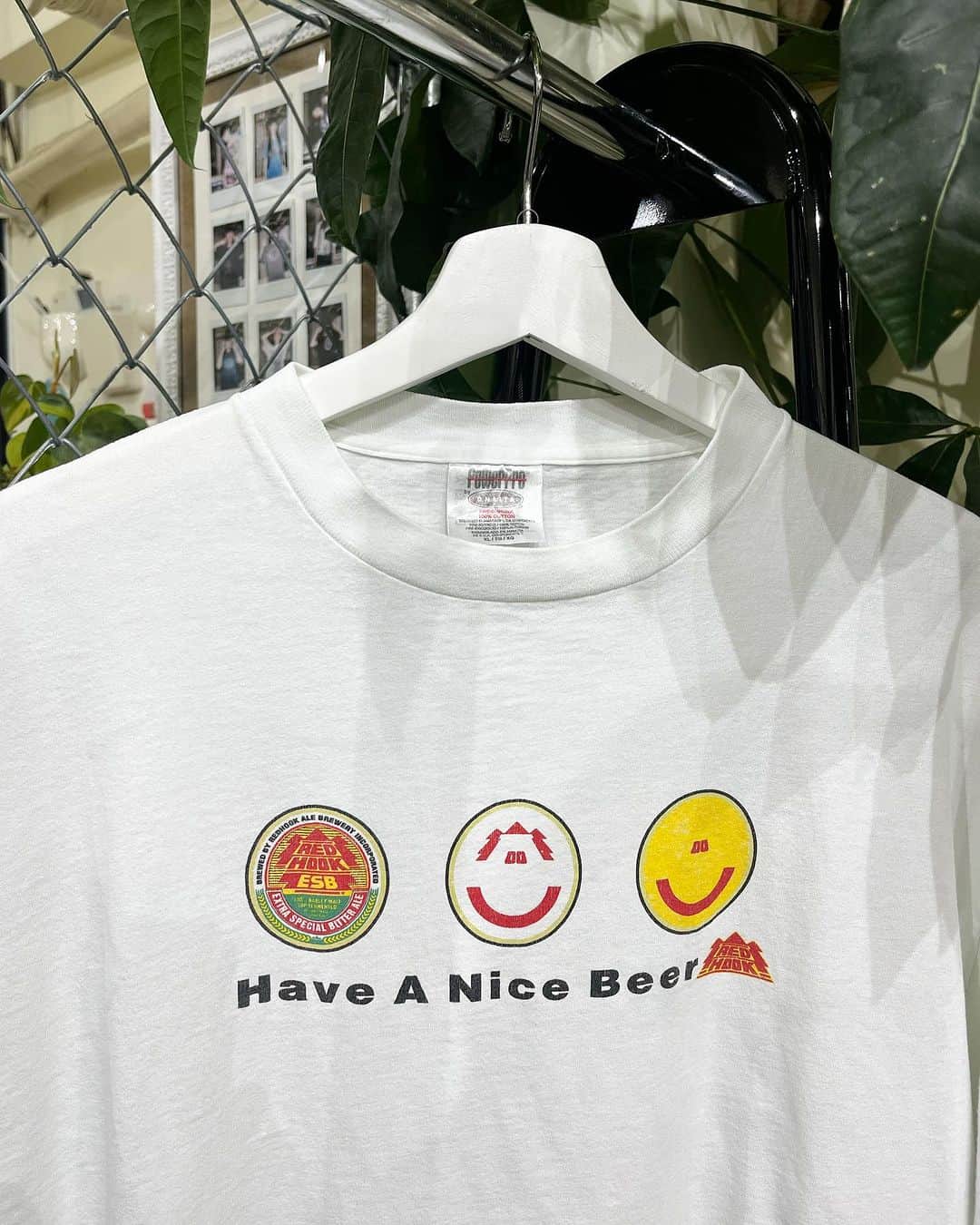 ジャムルのインスタグラム：「1990's～ REDHOOK BEER ¥8900+tax(9790) .  1981年にアメリカのシアトルで設立されたレッドフック・ビールのTシャツ。  ロゴ・マークに描かれた文字などを消していくと現れるスマイルフェイスに 「HAVE A GOOD BEER」のメッセージもNICE！ アメリカらしさ全開の洒落の効いた企業Tシャツでオススメです。 .  WEB SHOPに入荷しております。 是非ご覧ください。 jammru.com  #お問い合わせはお電話で承ります #jammru#jammru_tee#vintagetshirt #vintagetee#企業tシャツ #redhookbeer#redhookbrewery  #osaka  #fashion  #streetstyle  #streetfashion  #vtg  #vintage  #used  #usedclothing  #古着 #古着屋 #ファッション #70s #80s #90s」