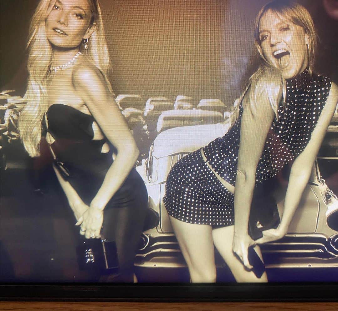 クララ・パジットのインスタグラム：「Ride 👁️r die」
