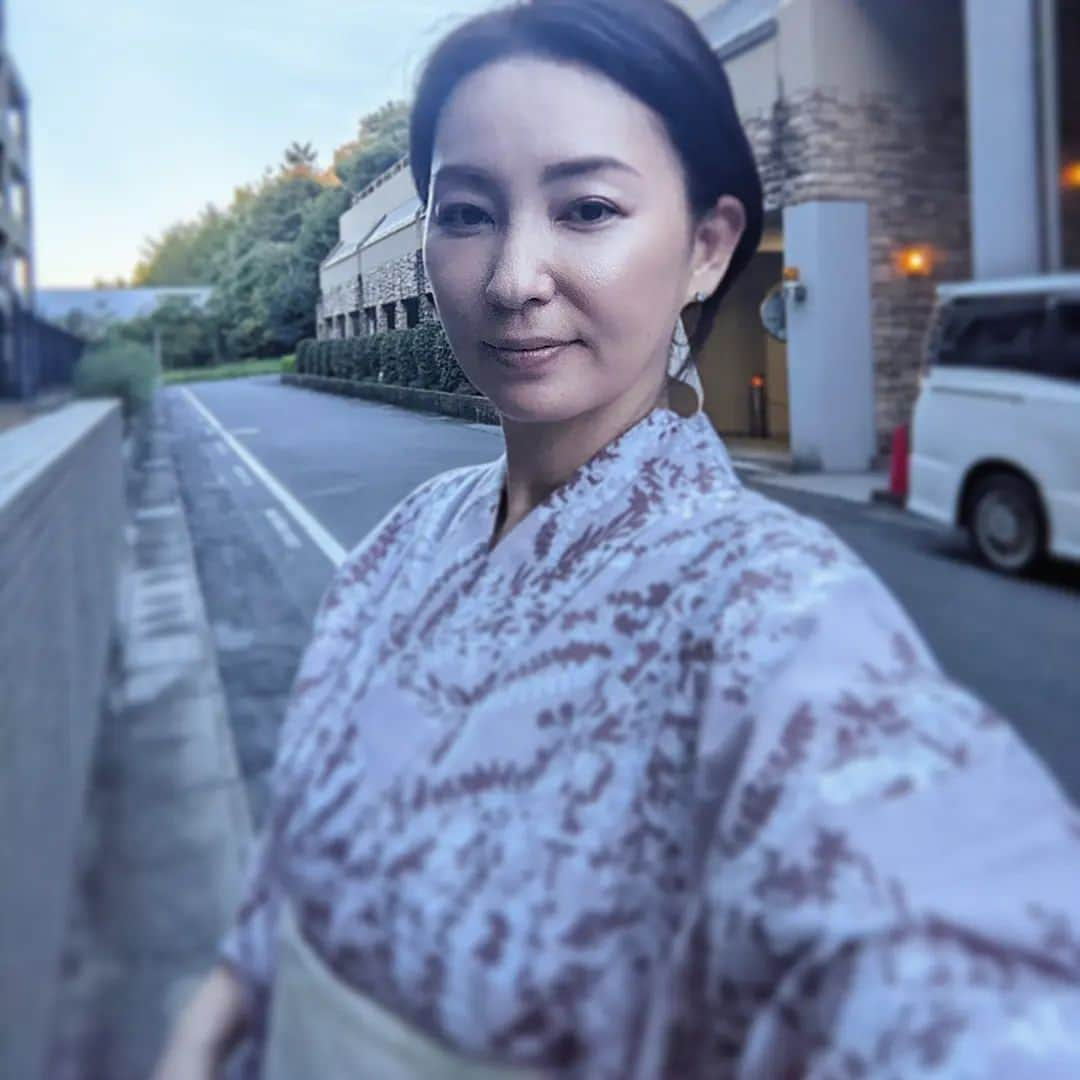 真山景子さんのインスタグラム写真 - (真山景子Instagram)「お祭り行ってきます🎇 着る機会なかなかもないからと、浴衣を着てみた😅息子は張り切るなと嫌そうでしたがw #お祭り #浴衣」9月17日 17時42分 - keikomayamaya