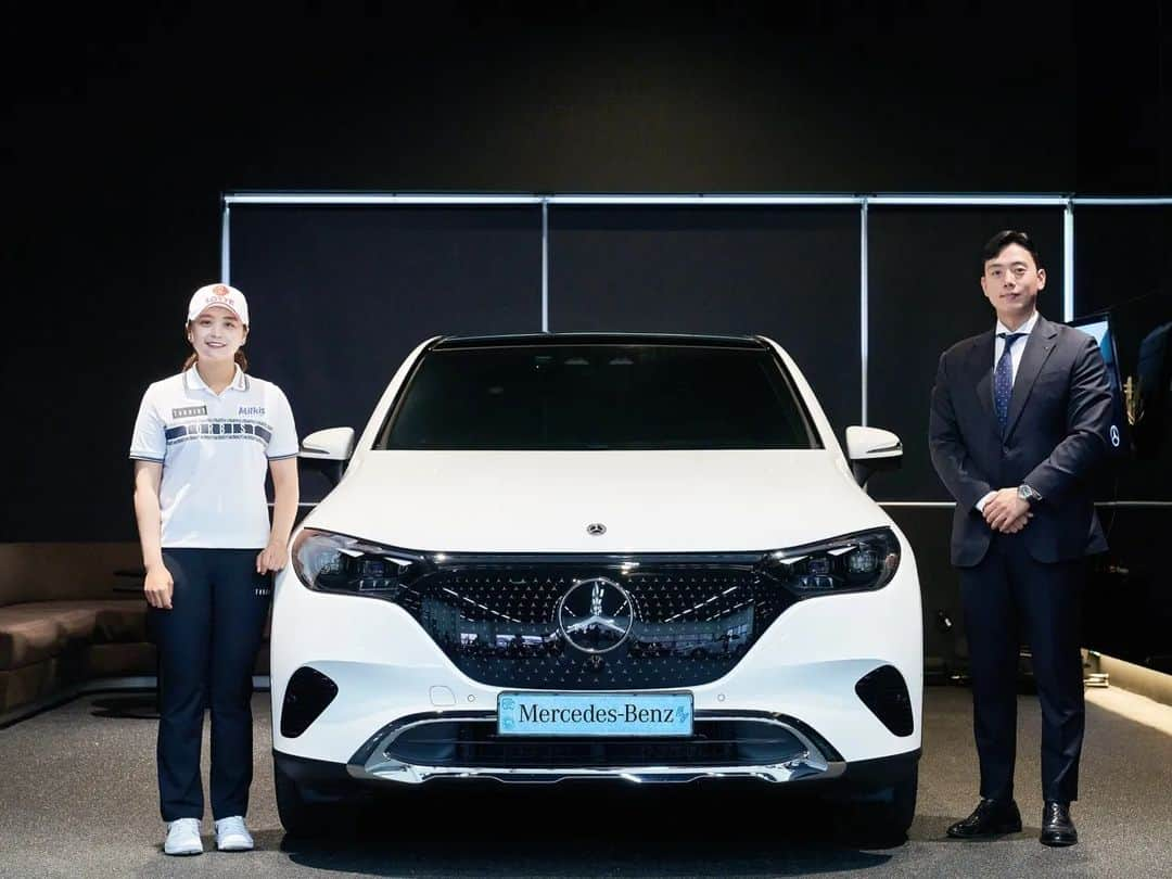 チェ・ヘジンさんのインスタグラム写真 - (チェ・ヘジンInstagram)「감사합니다🙆‍♀️ 이쁘다.! #더클래스효성#MERCEDESBENZ #EQE #SUV#전기차」9月17日 17時53分 - hyejin_choi1