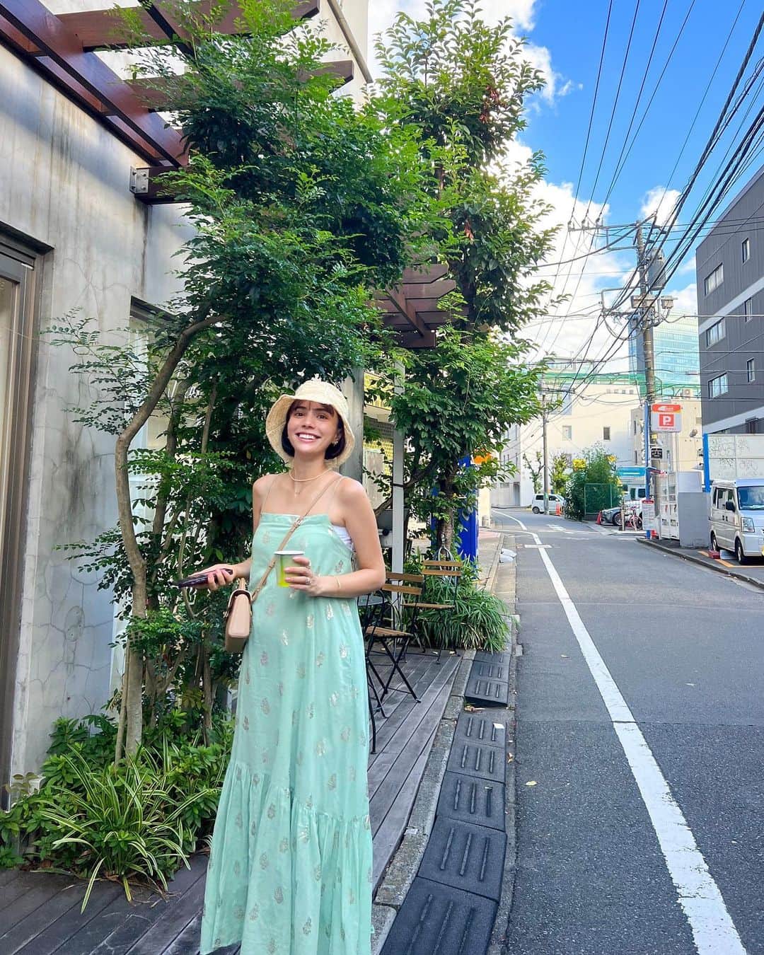 のインスタグラム：「最近のいろいろ🥰  ①② @womenshealthjp 主催のヌード写真展【Dear my body】へ🌷 身体の形がどんどん変わっていく妊娠期間は色んな感情が沸くけど、 写真展を見て尚更自分の身体を愛おしく感じた✨ またやって欲しいな♡  ③デニムベスト、この夏1番の大活躍🪽  ④【ズッコケ三人組】👩‍🦰👱‍♀️👩‍🦳 と、呼ばれています。  ⑤かわいぃぃ帽子見つけた👒  ⑥秋桜🌼  ⑦気遣いの鬼だったお好み焼き屋さんのトイレ。  ⑧めちゃめちゃ美味しかったマンゴー×ウコンのスムージー🥭  ⑨大好きな @soel_oil の生せっけん。  #にーなのしふく #ワンピばっかりになるね 👗」