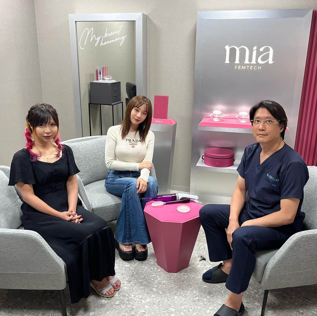 聖心美容クリニック公式アカウント さんのインスタグラム写真 - (聖心美容クリニック公式アカウント Instagram)「. ／ 本日18時公開✨ 「てんちむコロシアム」動画公開を記念して✨ 30名様に当たる❣ 🎊SNSプレゼントキャンペーン🎊 ＼  こんにちは！聖心美容クリニックです。 この度「てんちむコロシアム」の動画公開を記念しまして、抽選で30名様に豪華賞品をプレゼントいたします🎁🎀 詳細は以下をご確認ください👀✨  ▼Instagram応募方法 ①下記5つのアカウントのうち、どれか1つをフォロー Instagram： 1.聖心公式Instagramアカウント（@seishinbiyou） 2.六本木院 伊藤康平院長　Instagramアカウント（＠seishin_ito） 3.銀座院 牧野陽二郎院長　Instagramアカウント（＠makino_seishin） 4.熱海院 小林美幸院長　Instagramアカウント（＠seishin_kobayashi） 5.銀座院　Instagramアカウント（＠seishin_ginza） ②この投稿にいいね♡  ▼X（旧Twitter）応募方法 @seishin_biyou をフォロー 本プレゼントキャンペーン投稿をリポスト   SNSでのシェアやリポストいただけるととても嬉しいです!! 皆さまのご応募お待ちしています🥳❣  ■キャンペーン実施期間 2023年9月17日(日)～10月1日(日)23：59  ■当選発表について ご応募いただいた方の中から、厳正な抽選の上、当選者を決定いたします。 その後、DM(ダイレクトメッセージ)でご連絡いたします。 ※当選のご連絡（DM）および賞品の発送は、2023年10月下旬を予定しています。 ※Instagramからご応募の場合、当選のご連絡（DM）は、Instagramは聖心美容クリニック公式アカウント（＠seishinbiyou）からご連絡を差し上げます。  ■注意事項 ※ご応募は日本国内在住の方に限らせていただきます。 ※応募条件である対象SNSアカウントのフォローといいねがされていない場合には応募とみなされません。 ※プロフィールを非公開設定にされている方は、応募対象外になりますのでご注意ください。 ※当選のご連絡（DM）は、聖心美容クリニック公式SNSアカウント（Instagram（＠seishinbiyou）、X（＠seishin_biyou））からご連絡を差し上げます。DMの受信設定をご確認ください。 ※当選の連絡から期日までに発送先情報のご連絡がない場合や、入力した情報に不備があった場合、当選の権利を失効とさせていただきます。 ※やむを得ない事情により賞品の発送が遅れる場合がありますので予めご了承ください。 ※当選連絡の際にいただいたご連絡先は、当選のご案内および賞品の発送以外には使用いたしません。 ※当選者用の入力フォームを他者に共有した場合、当選が無効となります。 ※当選で獲得された権利は、他の人に譲渡することはできません。 ※賞品の転売は禁止です。 ※賞品の換金、返品等はできません。  @seishinbiyou @seishin_ito @makino_seishin ＠seishin_kobayashi @seishin_ginza  #てんちむコロシアム #miafemtech #インティマレーザー #スターフォーマー #infact #ステムラッシュまつ毛美容液 #聖心美容クリニック #聖心美容クリニック六本木院 #聖心美容クリニック銀座院 #とことん真面目に美容医療 #美容医療 #美容整形 #プレゼントキャンペーン」9月17日 18時00分 - seishinbiyou
