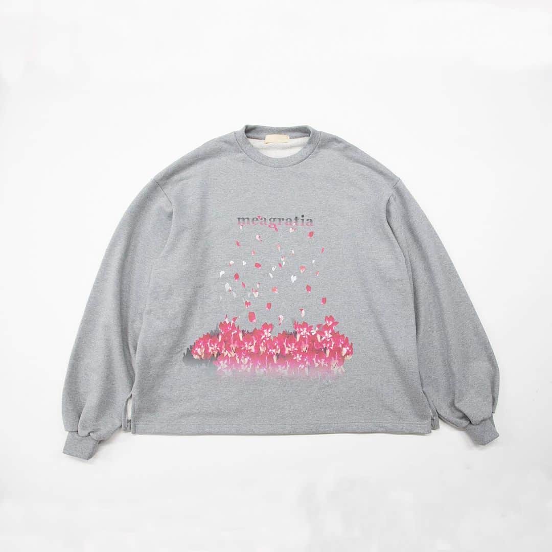 メアグラーティアのインスタグラム：「【SHIBUYA PARCO Pop-up store LIMITED ITEM-2】 プリントスウェットプルオーバー col. gry blk ¥29,700 (tax in)  #meagratia #popupstore #shibuya #渋谷パルコ #sweat」