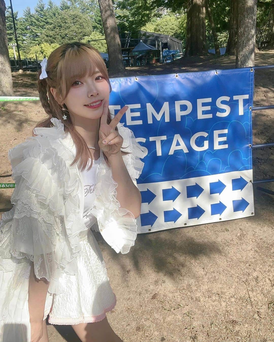 Liyuu（リーユウ）のインスタグラム：「ナガノアニエラフェスタ2023 ありがとうございました✨  初長野、初野外ライブ 最高に暑い時間でした☀️みんなお疲れ様！！楽しかったです！  🌟セトリ カルペ・ディエム Magic Words bloomin’ ミルクキャンディ ルルカワイマ True Fool Love 6曲届けました！！  Liyuuでした！また会おうね🤍 #naf23 #アニエラフェスタ」