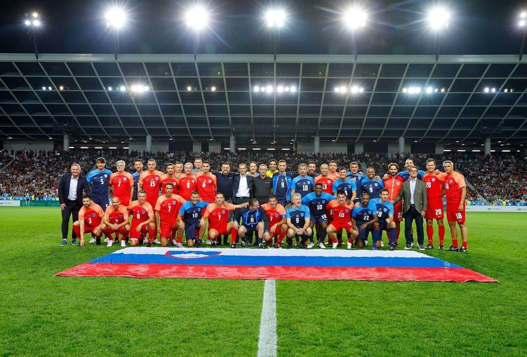 ダリヨ・スルナさんのインスタグラム写真 - (ダリヨ・スルナInstagram)「I am tremendously thankful to Aleksandar Ceferin for inviting me to take part at this charity game in Ljubljana, which cause was to help people of Slovenia who suffered during devastating floods! Thank you to all my friends and colleagues that came and supported! Was an honor and privilege to support this initiative!❤️🙏」9月17日 18時05分 - darijosrna