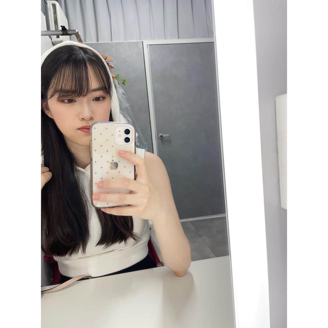 川崎琴之のインスタグラム：「まだまだ暑いね🥵 ・ ・ #自撮り #自撮り女子 #セルカ #セルフィー #モデル #ロングヘア #셀카 #셀스타그램 #모델 #일본모델 #일본여자 #selfie #japanesegirl #japanesemodel #model #longhair」