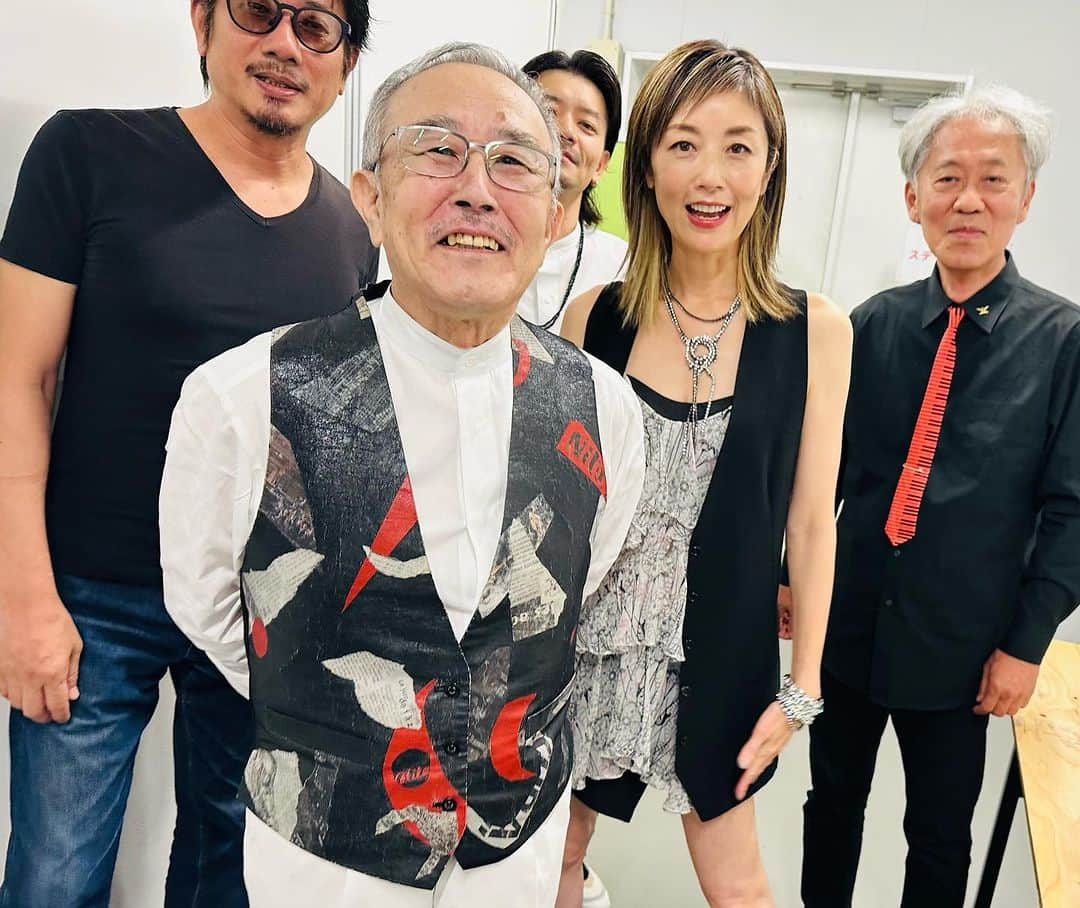 高岡早紀 さんのインスタグラム写真 - (高岡早紀 Instagram)「昨日は山下洋輔カルテットのライブにゲスト出演。 久しぶりに洋輔さんのピアノで歌わせて頂くという、贅沢で幸せな時間。 終演後のメンバーの笑顔がとても暖かく、良き良き日になりました。。   #山下洋輔　#坂井紅介　#類家心平　#本田珠也」9月17日 18時09分 - saki_takaoka