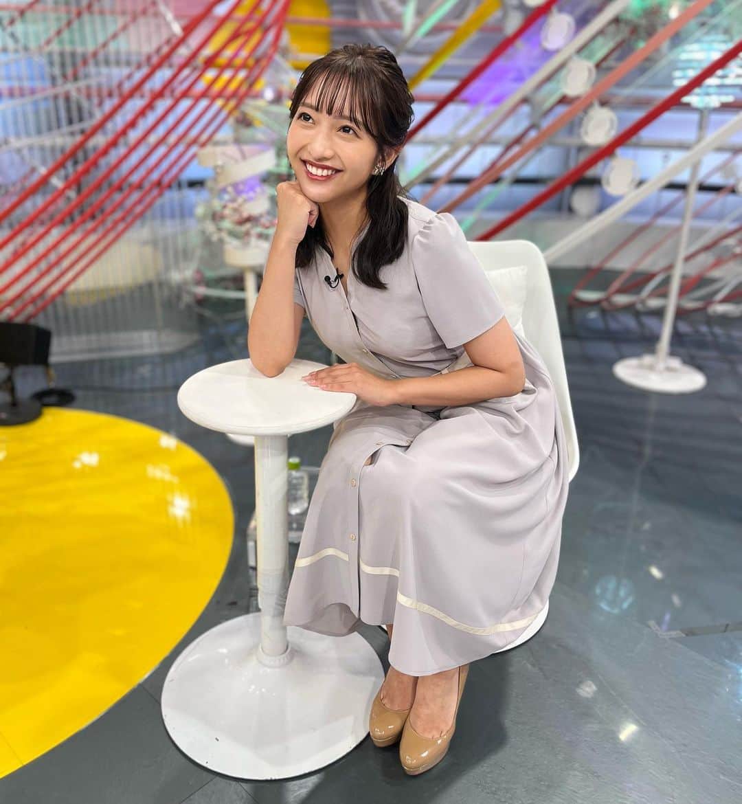 藤本万梨乃のインスタグラム：「* 今夜もありがとうございました✨ コメンテーター席に座ってみました🤭 #mrサンデー」