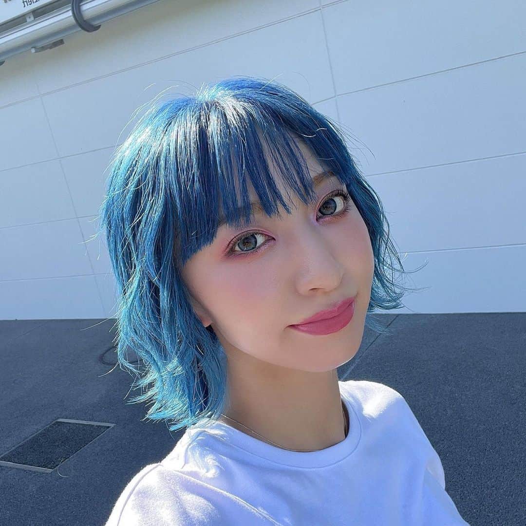 輝生かなでさんのインスタグラム写真 - (輝生かなでInstagram)「ULTRA JAPAN 2days🌐1日目はラメラメ×オレンジリップ,2日目はピンクメイクでした！！ヘアも外ハネウェーブに…  hair: @shojiro_hairmakeup 🫶🏻 makeup: @daiki__1224 🫶🏻」9月17日 23時40分 - kio_kanade