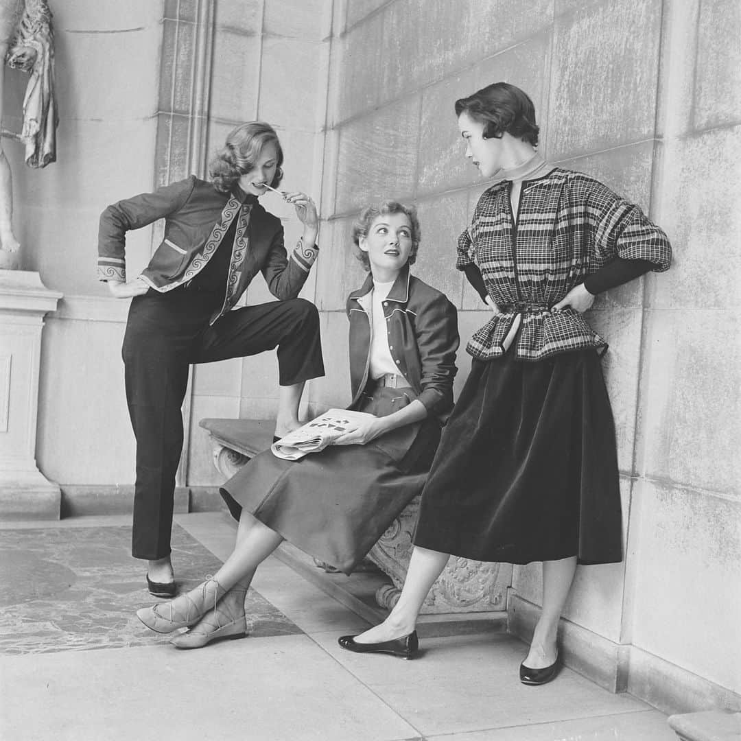 lifeのインスタグラム：「The August 6, 1951 issue of LIFE featured a back-to-college fashion spread that was all about the fabric. The pictures for the story were shot by LIFE’s legendary photographer Nina Leen, and they highlighted clothes which were light enough to be worn in those early days of the fall semester.  (📷 Nina LEEN/LIFE Picture Collection)   #LIFEMagazine #LIFEArchive #NinaLeen #CampusFashion #College #Style #1950s」