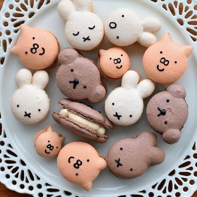 R i R y (リリー)さんのインスタグラム写真 - (R i R y (リリー)Instagram)「『キャラ系マカロン🍪🥣』  可愛すぎるキャラ系マカロン🤎 ぜひおうちカフェの参考にしてみてね👩‍🍳  ✴︎---------------✴︎---------------✴︎  ▶▶掲載する写真を募集中📸 カワイイ写真が撮れたら、@velle.jp をタグ付けするか、ハッシュタグ #velle_jp をつけて投稿してみてね✨ velle編集部と一緒にカワイイで溢れるvelleを創っていこう😚  ✴︎---------------✴︎---------------✴︎  #スヌーピー #スヌーピーマカロン #ミッフィー #ミッフィーマカロン #マカロン作り #手作りお菓子 #手作りマカロン #キャラスイーツ #おうちカフェ #ホームカフェ #キャラマカロン #マイクマカロン  #たべっ子どうぶつガチャ #ディズニーマカロン #手作りマカロン #マカロン手作り #キャラマカロン #動物マカロン #トゥンカロン #トゥンカロン作り」9月17日 18時24分 - velle.jp