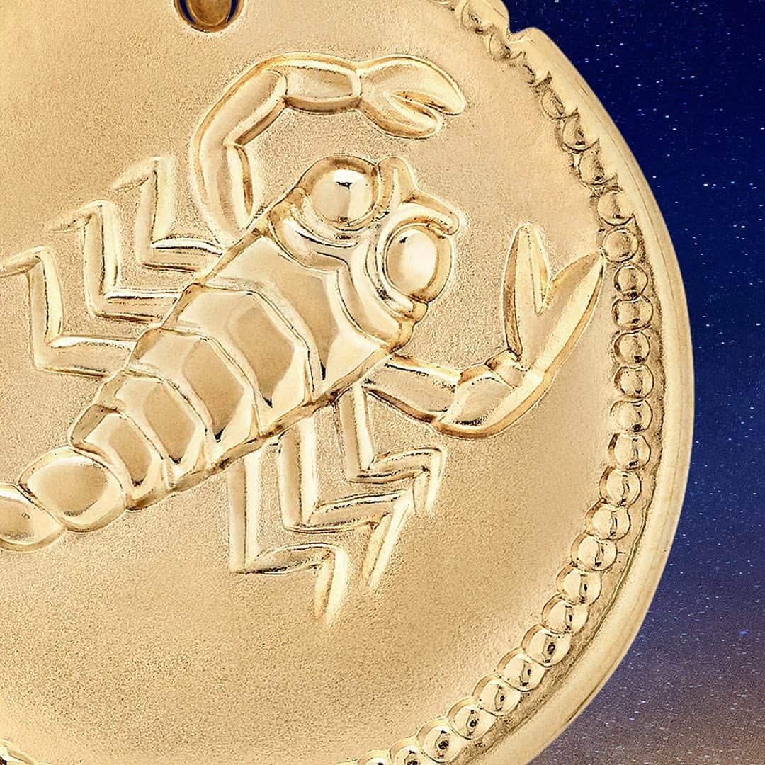 ヴァンクリーフ&アーペルさんのインスタグラム写真 - (ヴァンクリーフ&アーペルInstagram)「Focus on the Scorpio! ♏   Take a closer look at the Zodiaque medal Scorpii and its depictions of dates and of the Scorpio sign. The Maison celebrates the gleaming brilliance of yellow gold, often associated with the sun, through the Zodiaque medals.   #VCAZodiaque #VanCleefArpels #Zodiac #ZodiacSigns」9月17日 18時19分 - vancleefarpels