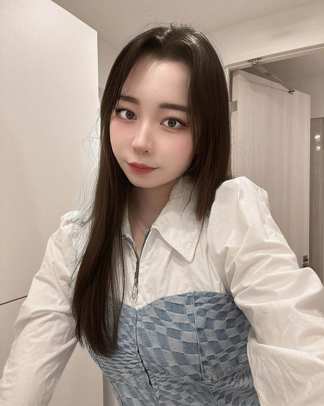 森美生のインスタグラム：「香港で買ったワンピースが可愛すぎる♡ BeautyCamのMaillardてフィルターで撮ったんだけど秋ぽい雰囲気になるよ^_−☆ #BeautyCam」