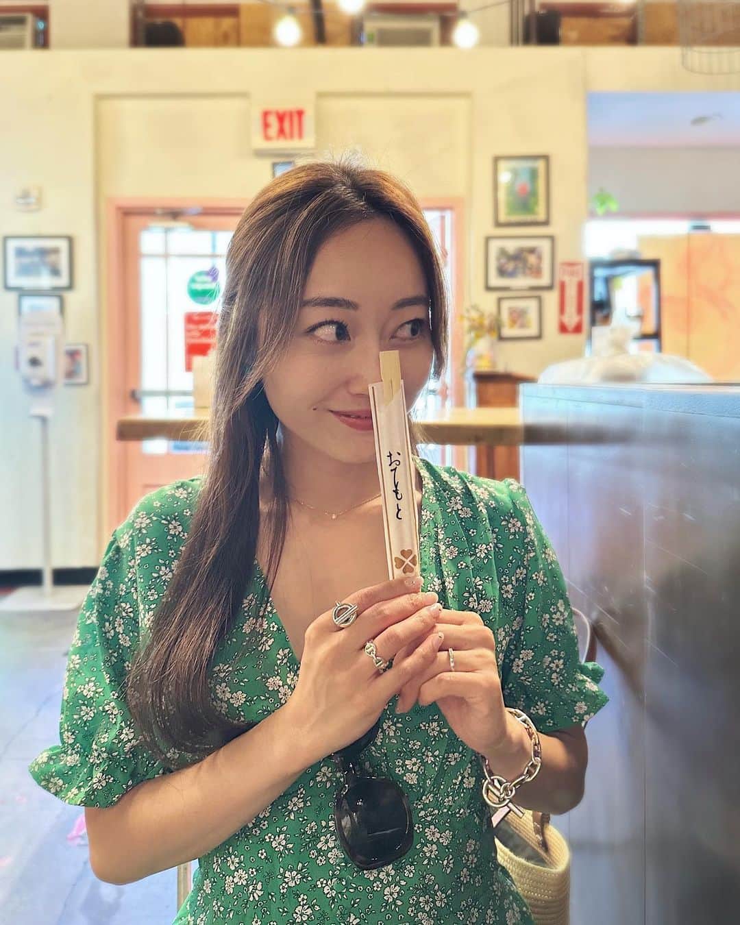 小祝麻里亜のインスタグラム：「断捨離しなきゃと思いつつ、まだ夏物も整理できてない🥲☀️  衣替えしなきゃですよね🌀  ． ． ＿＿＿＿ #코디 #스타일링 #데일리룩 #오오티디 #日常」