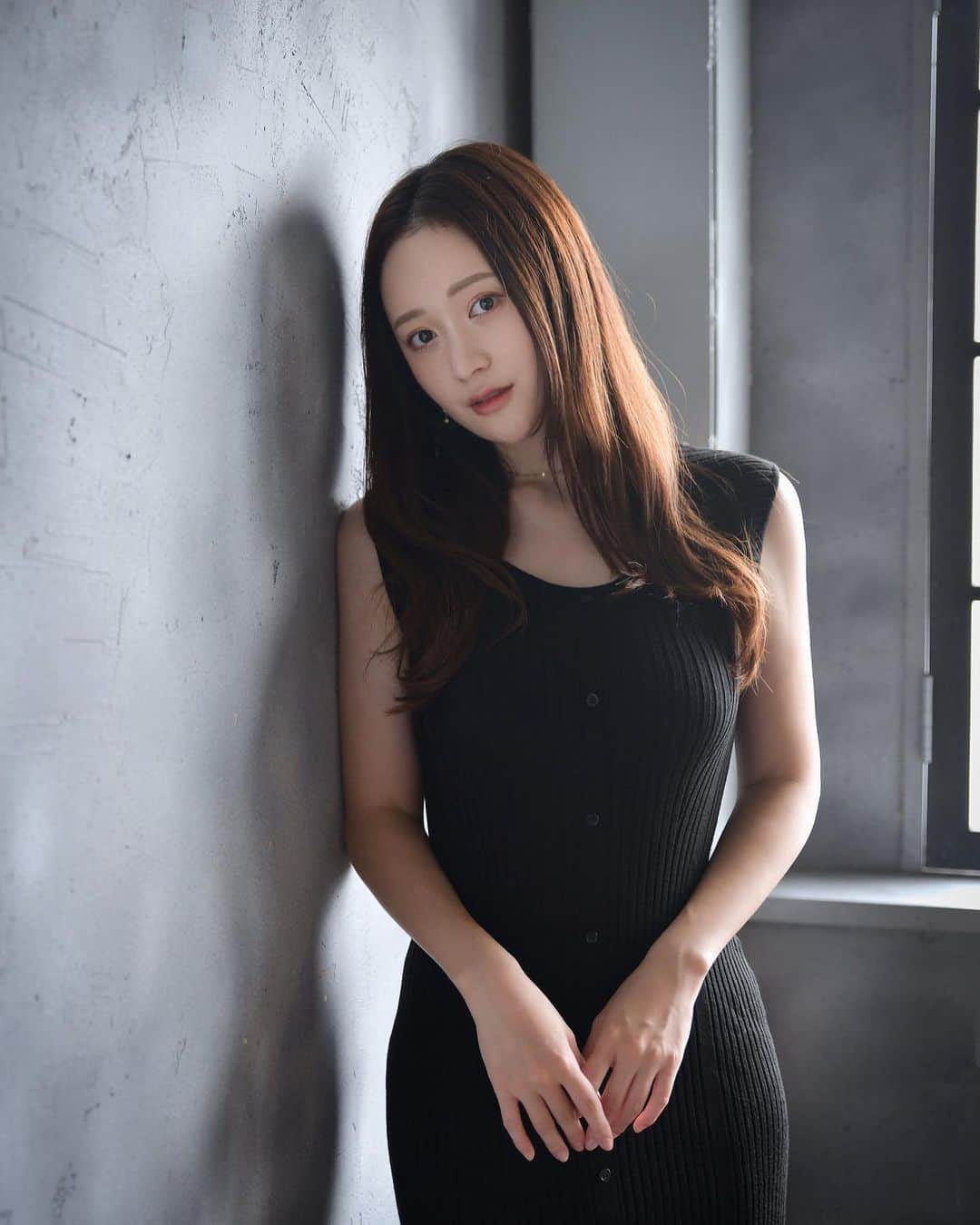のインスタグラム：「週末いかがお過ごしですか ☺️ 私は久しぶりにゆっくり。お家のことしています 🧼 夜はちょっとだけ勉強するよ〜！  良い週末を ♡」