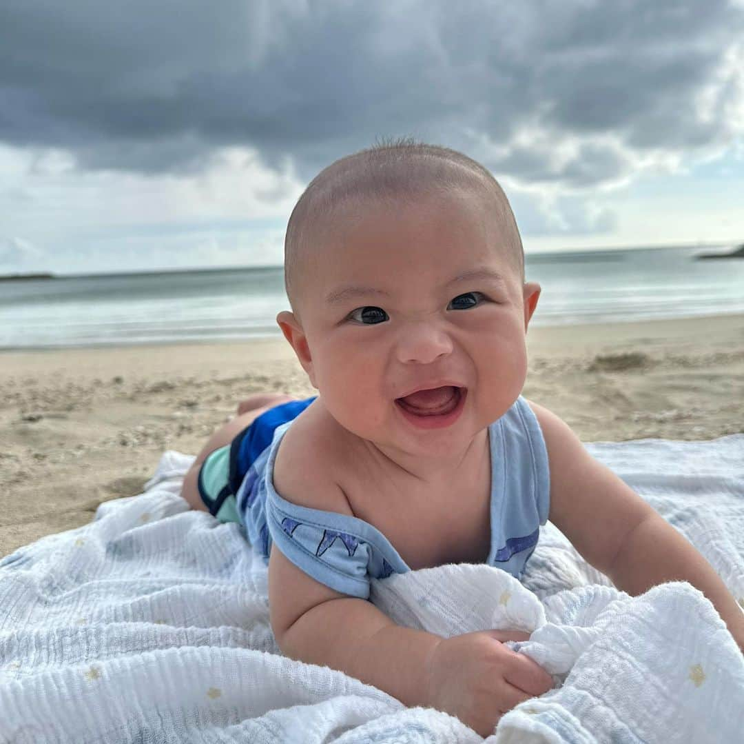 渡邉幸愛さんのインスタグラム写真 - (渡邉幸愛Instagram)「海🌊  雨は降らなかったけど 結構曇り😂😂  #沖縄 #美々ビーチ #糸満」9月17日 18時29分 - koume_watanabe.official