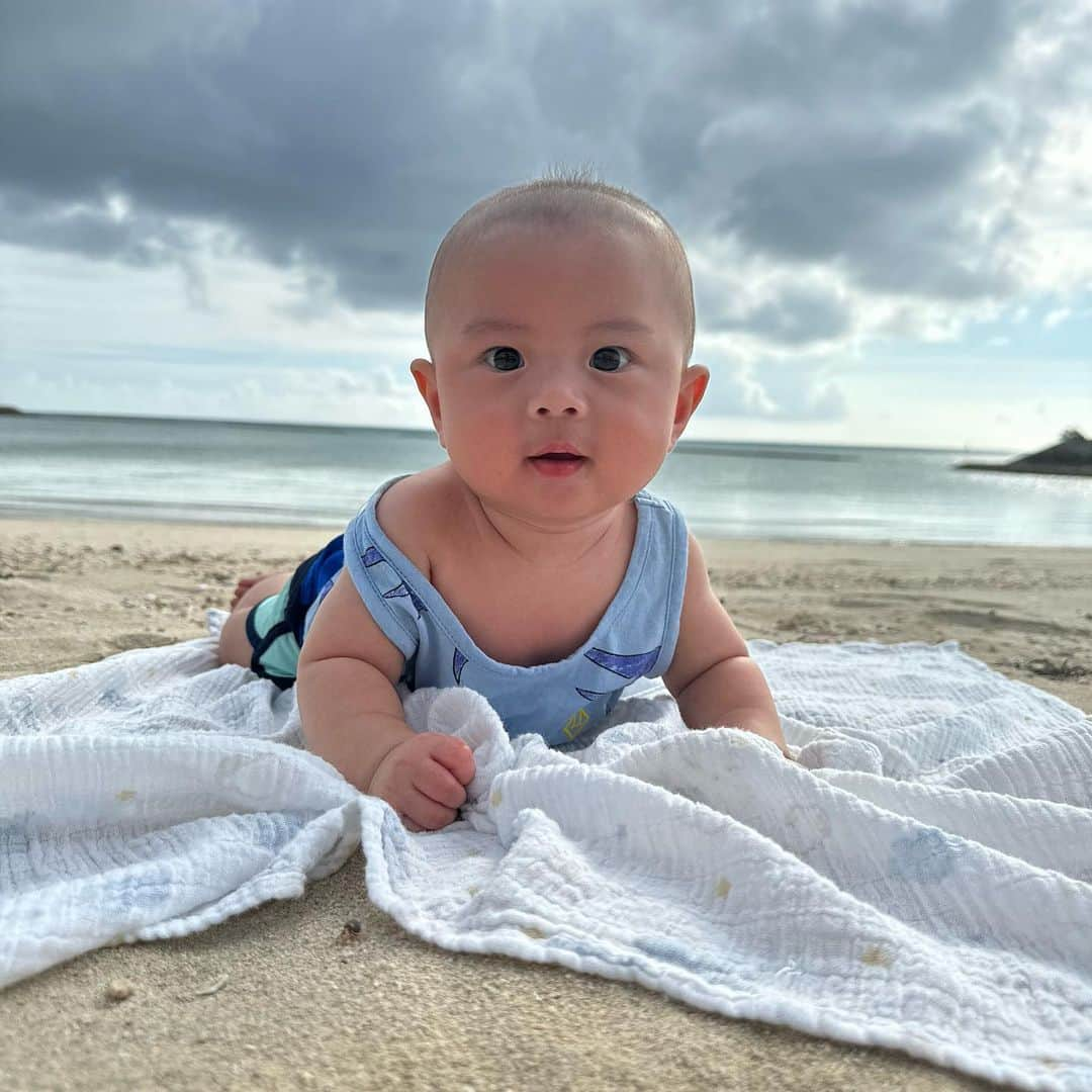 渡邉幸愛さんのインスタグラム写真 - (渡邉幸愛Instagram)「海🌊  雨は降らなかったけど 結構曇り😂😂  #沖縄 #美々ビーチ #糸満」9月17日 18時29分 - koume_watanabe.official