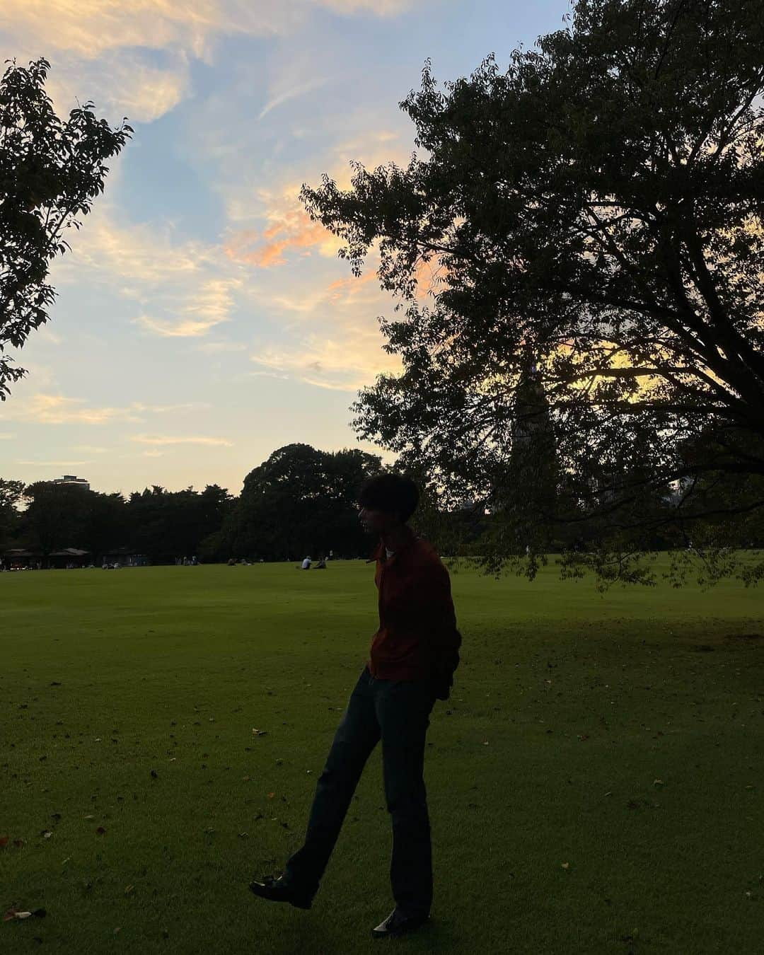 松井大奈さんのインスタグラム写真 - (松井大奈Instagram)「僕の秋の私服コーデです🍁🍂 60~70年代のレザージャケットをメインに持ってきました！ 色合いも秋っぽくて僕のお気に入りの1着です！  そしてついに、メンズノンノモデルオーディション2023の投票終了前日となってしまいました。ここまで約1ヶ月半、応援、投票、宣伝してくださった皆様ありがとうございました🙇‍♂️ 自分自身最終ファイナリストまで残れたことにすごく驚いていますが、皆様の支えが大きな力となっていた事を強く感じた期間でした。 そして、メンズノンノ専属モデルになり、皆様にファションや美容の楽しさ、魅力をたくさん伝えられる存在になりたいです‼️ 残り2日間、最後の最後まで応援、投票よろしくお願いします。   #メンズノンノモデルオーディション2023  #メンズノンノ  #松井大奈」9月17日 18時31分 - akvysv