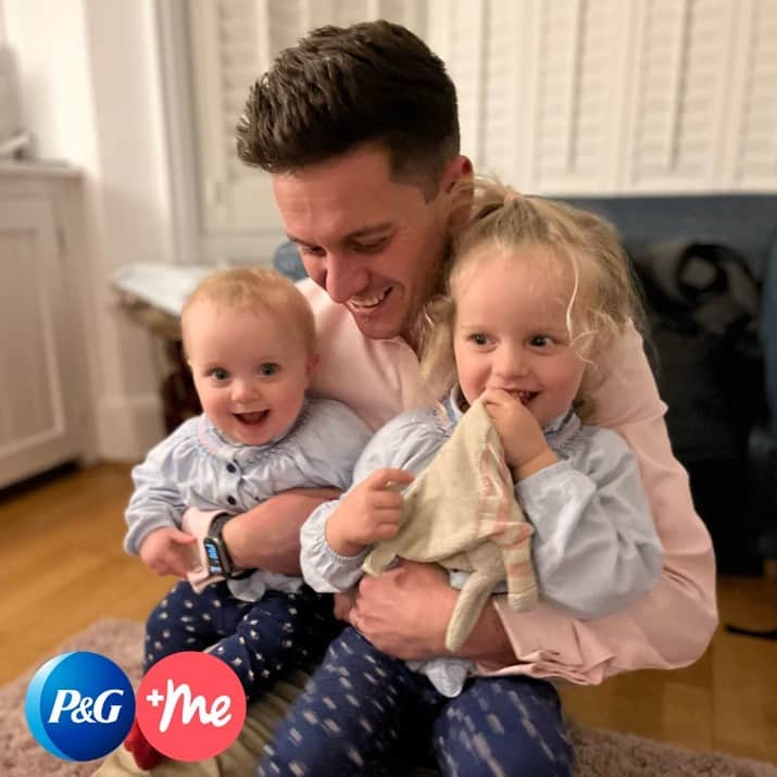 P&G（Procter & Gamble）さんのインスタグラム写真 - (P&G（Procter & Gamble）Instagram)「Happy #NationalWorkingParentsDay! 👏   At P&G, we celebrate the dedication and resilience that all working parents bring to the table and the example they set for their children of hard work and determination. 💙   Tap the link in bio to hear from P&G parents who shared how P&G supported them through the arrival of new children in their families. #PGandMe」9月17日 19時00分 - proctergamble