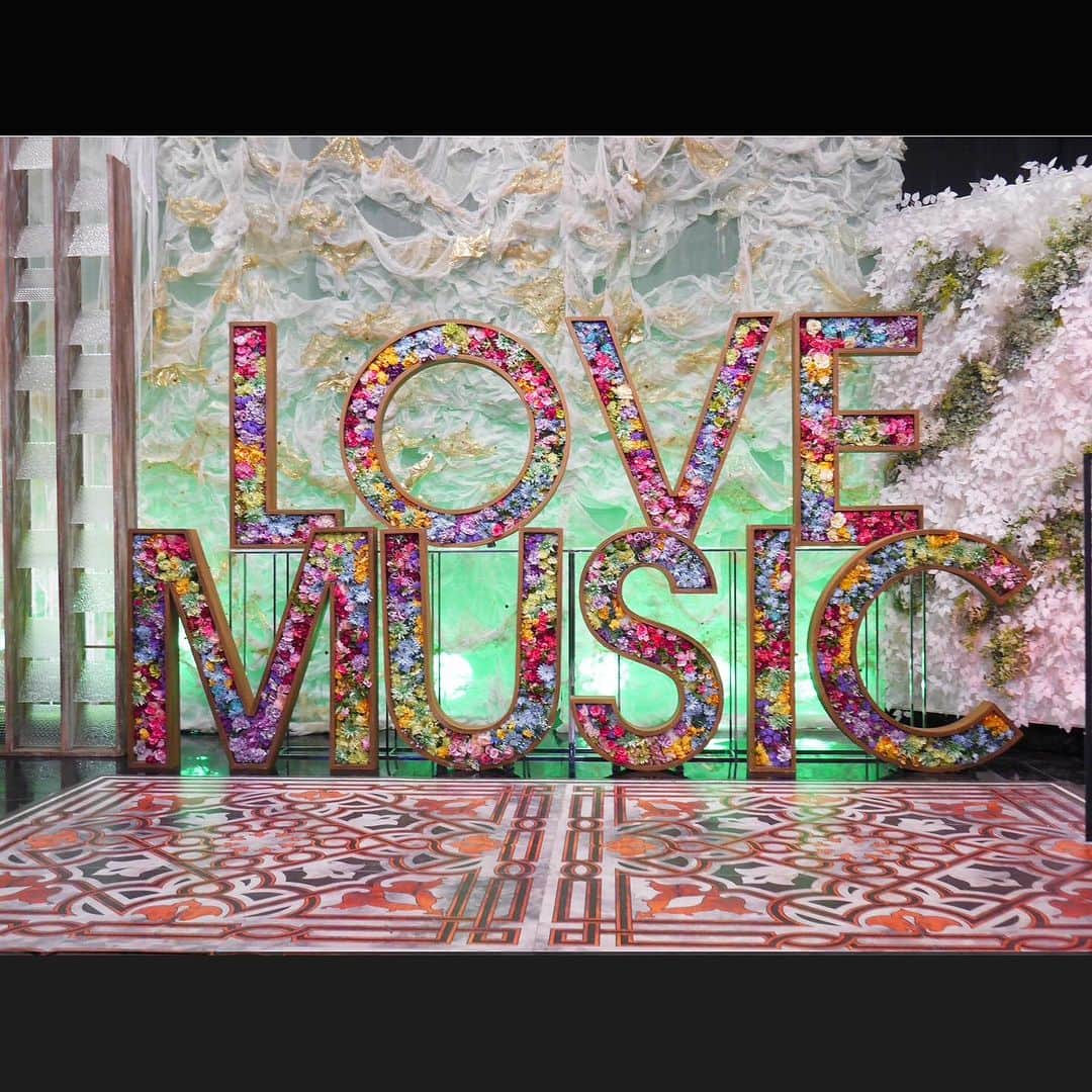 森高千里のインスタグラム：「⁡ フジテレビ「Love music」  とうとう今夜最終回！！ 皆さんぜひ観てくださいね〜🎵  今夜 24:30-放送 ※地域によって放送日程が異なります。 各放送局の HP にてご確認下さい。  #Lovemusic #ラブミュージック」