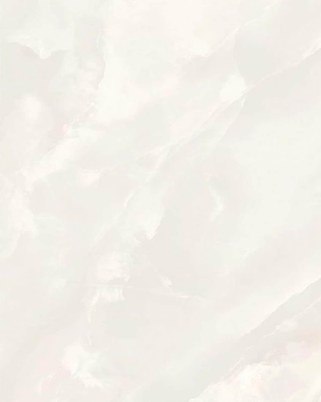 鍛治麻衣子のインスタグラム：「皆様お久しぶりです。麻衣子です。 本当に長い間インスタの更新をする事が出来ず たくさんの心配の連絡をいただいていたのですが その連絡にもお返事する事が出来ませんでした。  少し前まで仲のいい友人でさえも連絡するのが難しい状況でしたがやっと連絡出来るようになり インスタでもこれまでの事を報告したいなと思い、とても長くなりますが読んで頂けると嬉しいです🙇🏻‍♀️  여러분 오랜만입니다.마이코 입니다. 정말 오랫동안 인스타를 할 수가 없어서요. 많은 걱정의 연락을 받았습니다만, 답장을 할 수 없었습니다.  얼마전까지 친한 친구와도 연락하기 어려운 상황이었지만 이제서야 연락을 할 수 있게 되었습니다. 인스타에서도 지금까지의 일을 알려드려야 할 것 같다고 생각해 매우 길어집니다만 읽어 주시면 기쁠 것 같습니다🙇🏻‍♀️」