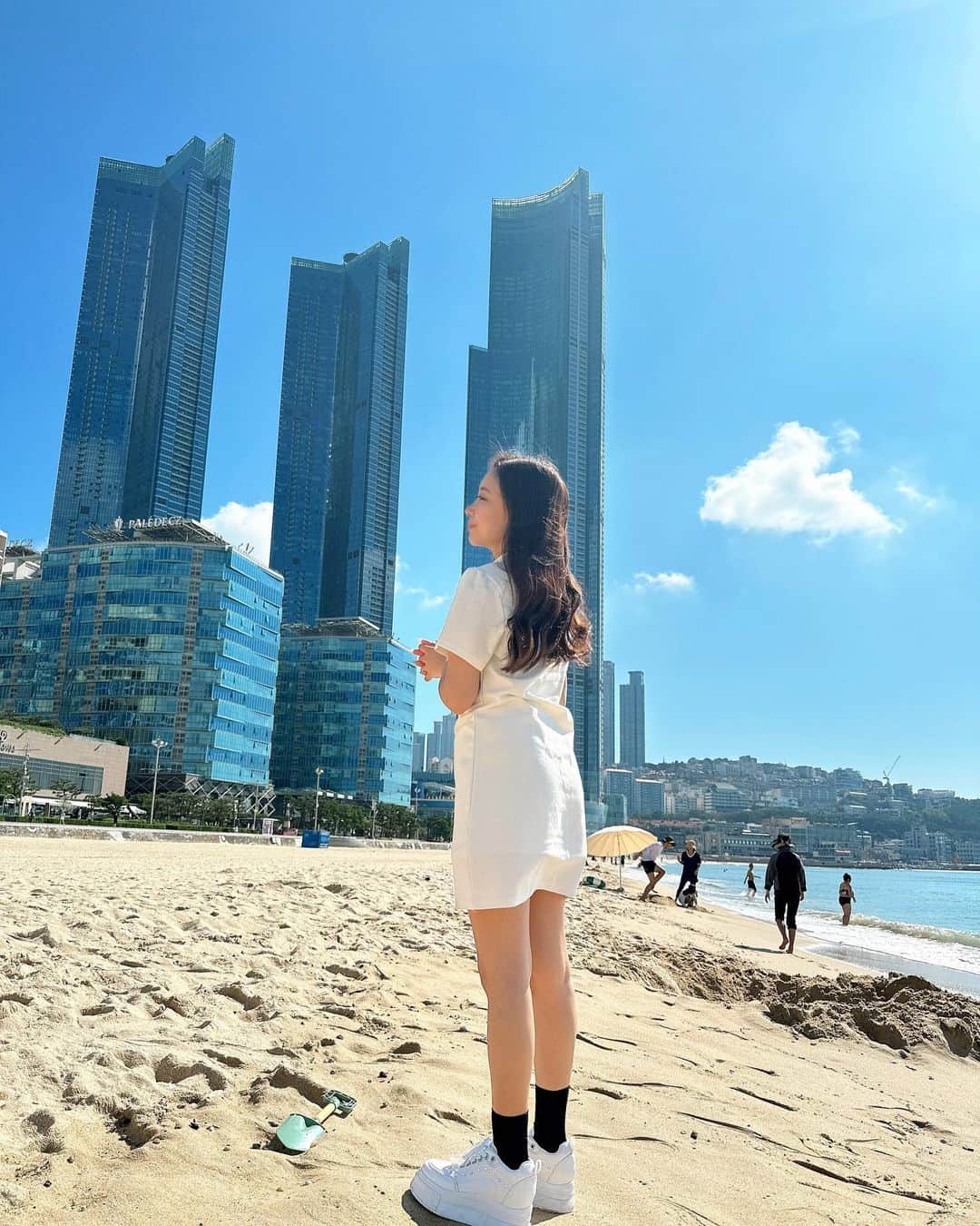 のインスタグラム：「少し前に釜山行ってきたよ🐟 ° いつもソウルに行くんだけど 今回初めての釜山🇰🇷 ° 海鮮が美味しかった🔥 ° いつも韓国で何してるの？って聞かれること多いんだけど お洋服買ったり、韓国にいる友達とみんなでご飯食べたりしてます🍚 ° 北海道行くのも、韓国行くのも、所要時間変わらないくらい近いから 月1か、2ヶ月に1回くらいのペースで行ってます😂 °  #韓国 #韓国旅行 #韓国グルメ #釜山 #釜山グルメ #釜山旅行 #釜山観光」