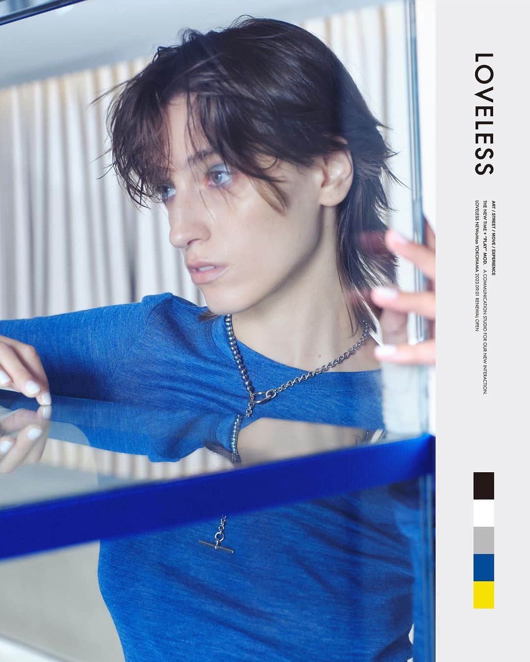 LOVELESS/GUILD PRIME 公式アカウントのインスタグラム：「『+ Play mod.』  9/1(金)にリニューアルオープンを果たしたラブレスニュウマン横浜店で魅せるファッションストーリー。   ガラス棚にも今までにない発想のブルーアクセントを使い、リファイン。  Tops / muller of yoshiokubo <exclusive for LOVELESS> Skirt / LOVELESS × KANAKO SASAKI  muller of yoshiokubo Melange Super Long Top <別注> ¥24,200  muller of yoshiokuboの定番アイテムを素材、カラーを変えてラブレスで別注しました。 インラインの他アイテムで使用されているウール混のメランジ調の素材を使用し、カラーはスモーキーなブルーを選択。 さらに、袖部分の切り替えを通常1色のところ、袖先にホワイトの切り替えを追加することで、他にはない特別な1着になりました。 ボディのカットソー部分は薄手で柔らか。 薄手のリブを採用しているのでセーターの下などインナー感覚でお使いいただくこともできます。 長い袖部分をくしゅくしゅさせて手首にボリュームを出し、シンプルになりがちなスタイリングにワンポイントアクセントを加えます。 袖のチュール部分はある程度のハリがあり、扱いやすいのでお家でのお洗濯も可能です。」